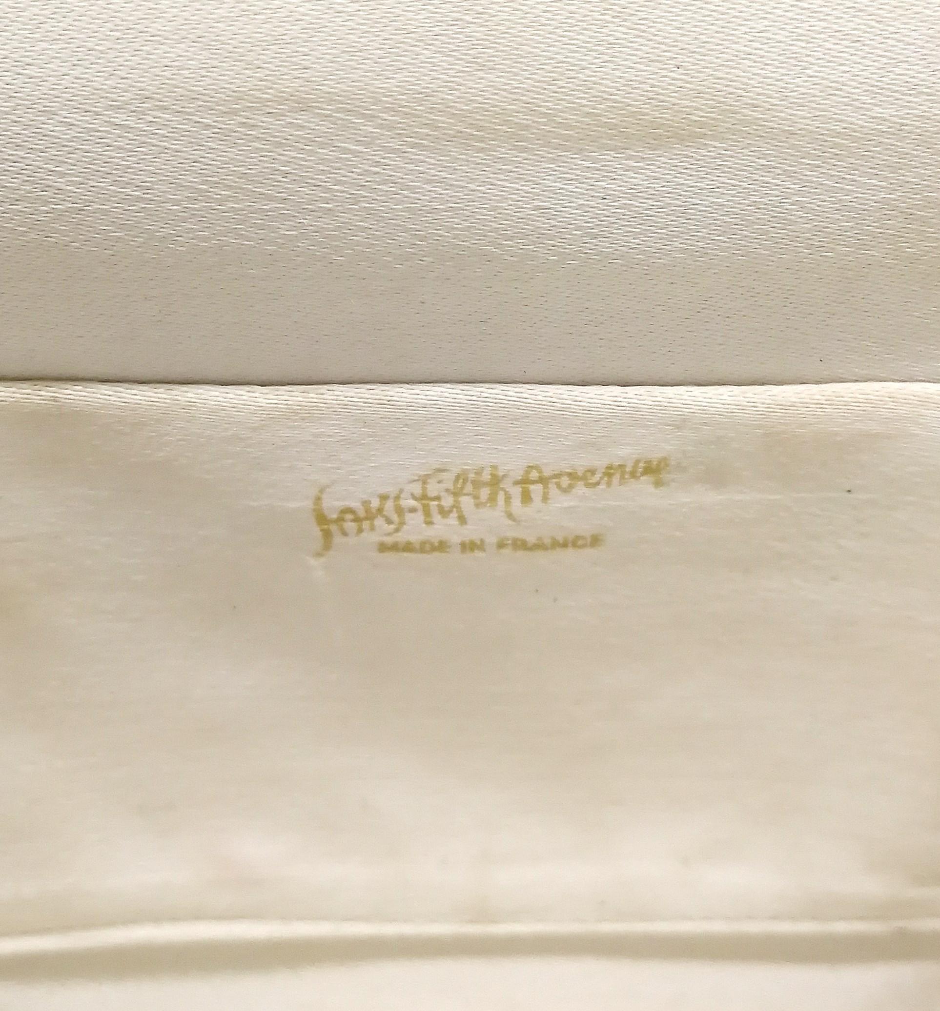 Weiße Abendtasche mit Mikroperlen, für Saks Fifth Avenue, Frankreich, 1950er Jahre. im Angebot 5