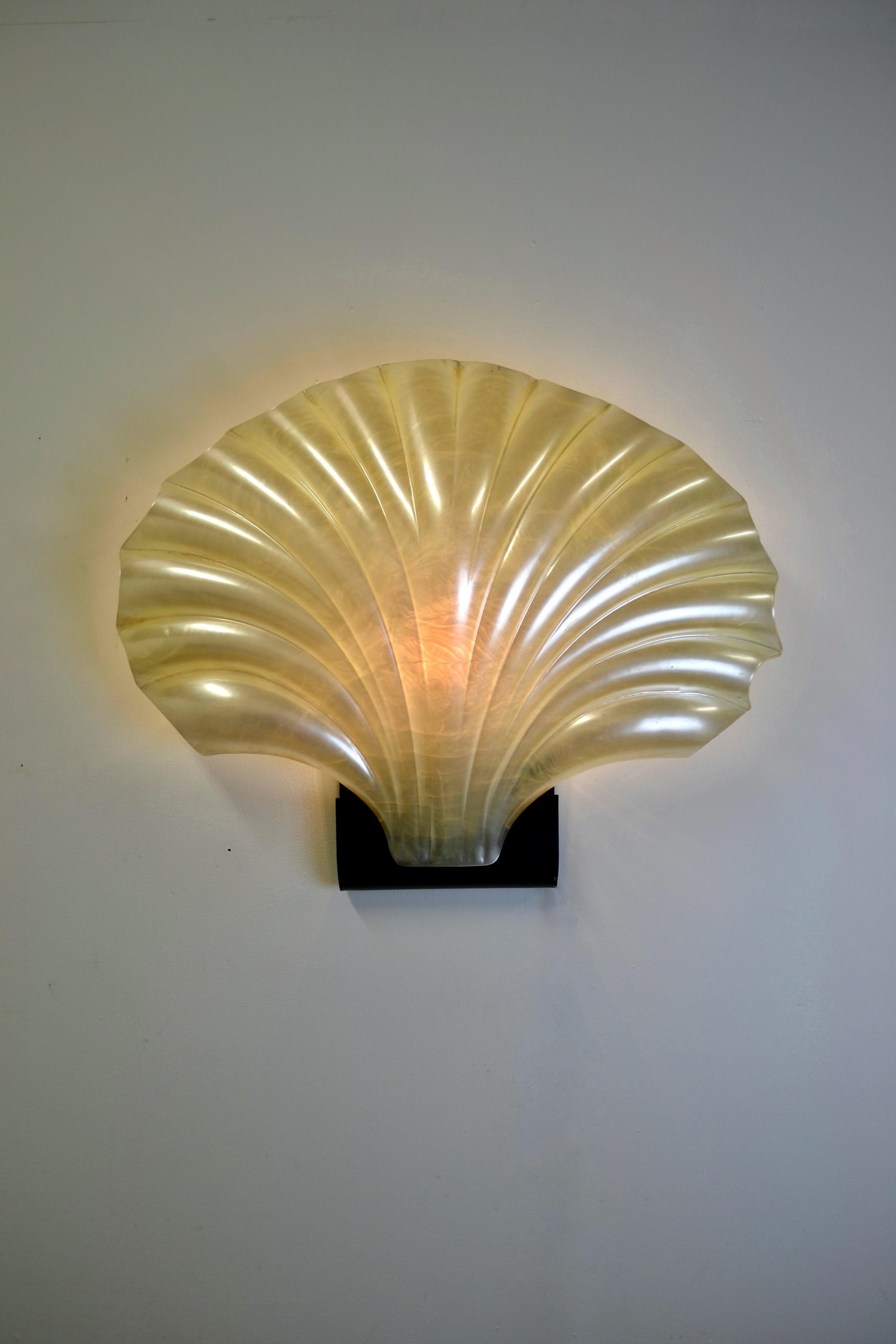 A white molded acrylic 
