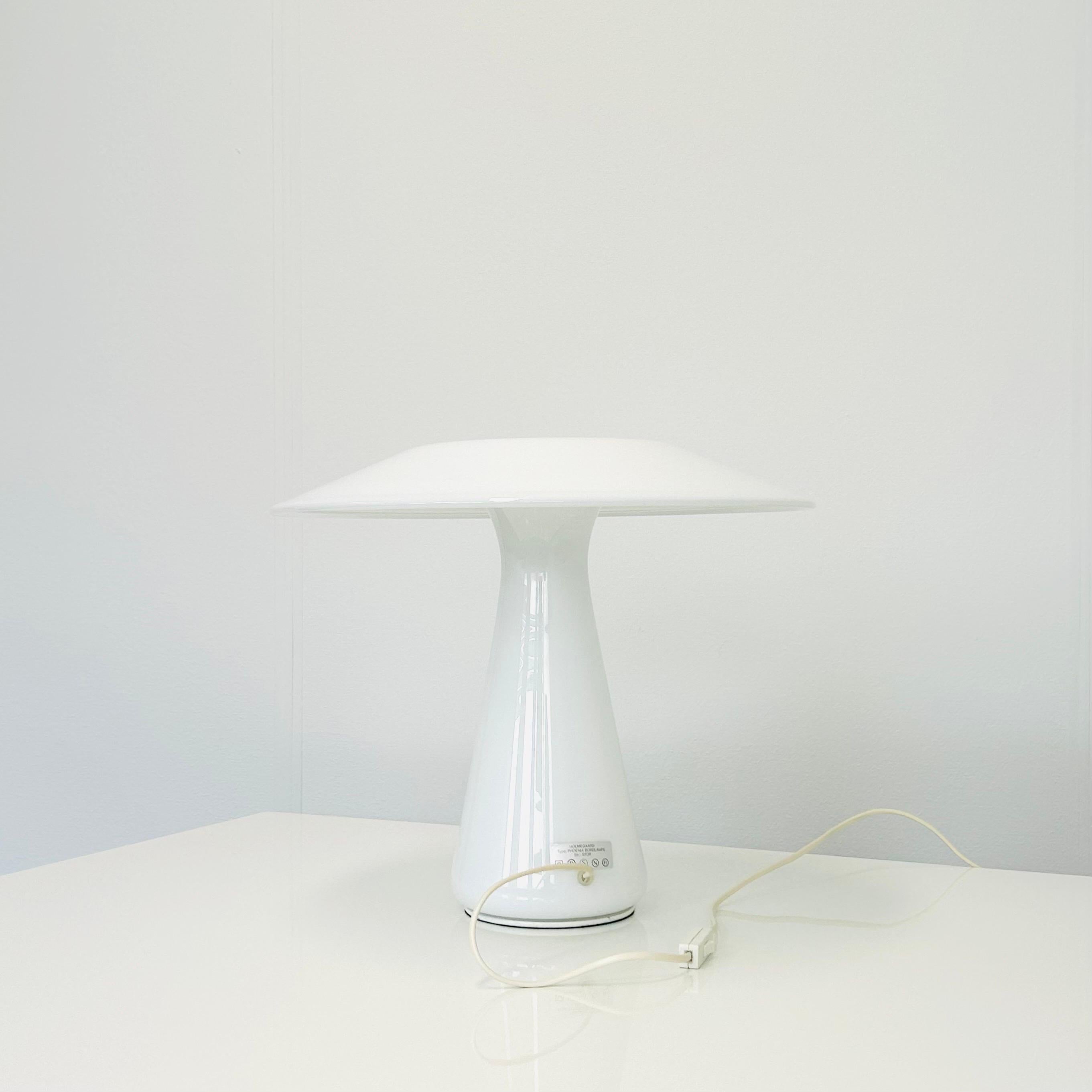 A white Mushroom Glass Desk Lamp by Sidse Werner for Holmegaard, 1980s, Denmark In Good Condition For Sale In Værløse, DK