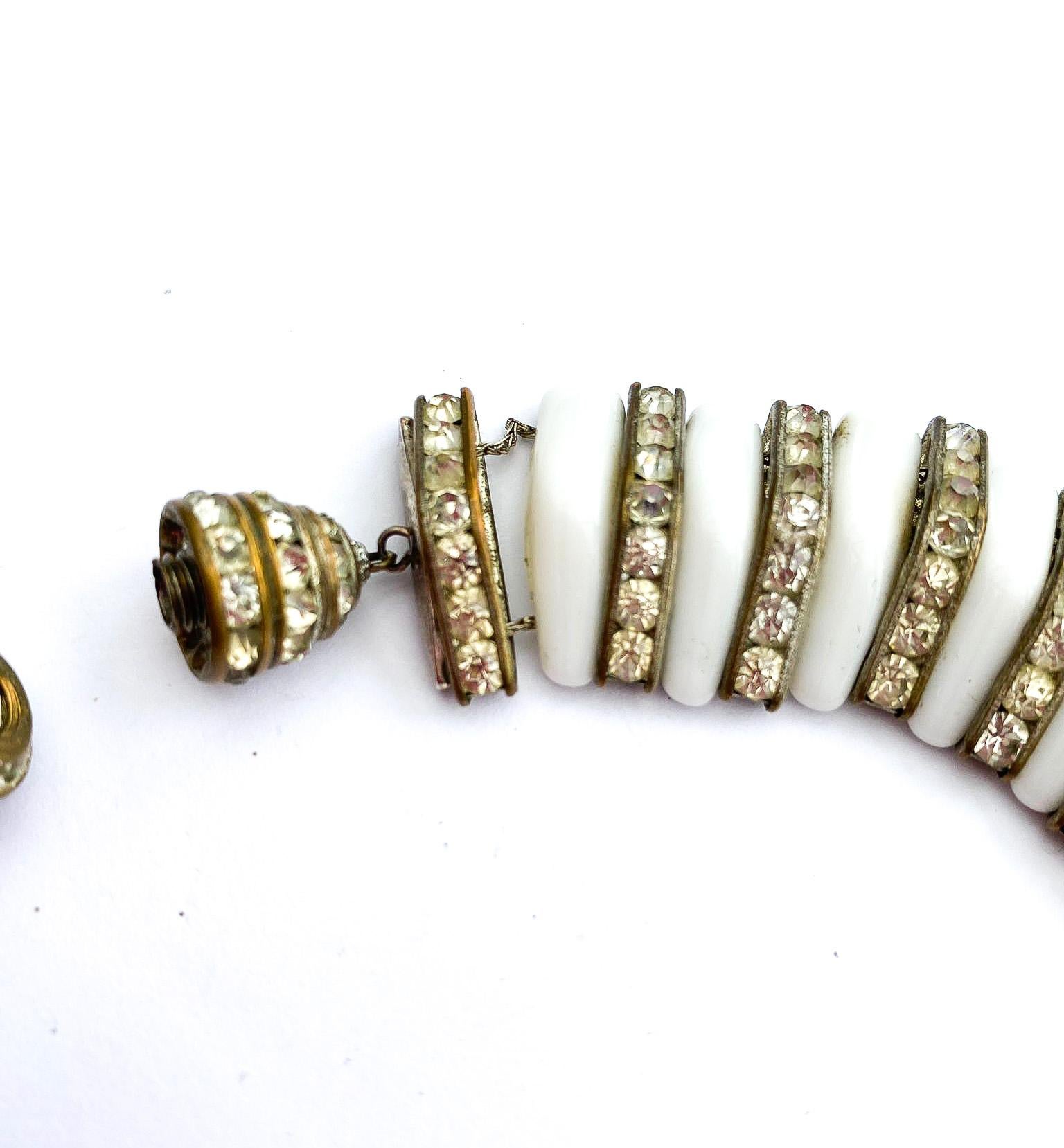 Collare/collana in vetro bianco opaco e pasta trasparente incastonata, Francia, anni '30. in vendita 5