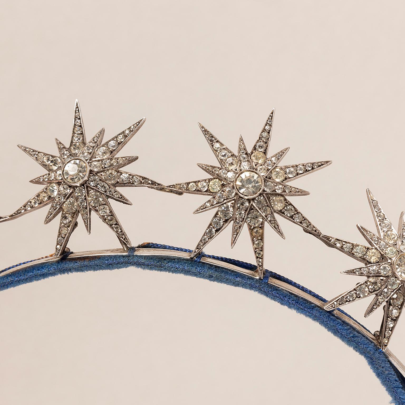 A White Paste and Metal Starburst Tiara In Good Condition For Sale In Amsterdam, NL