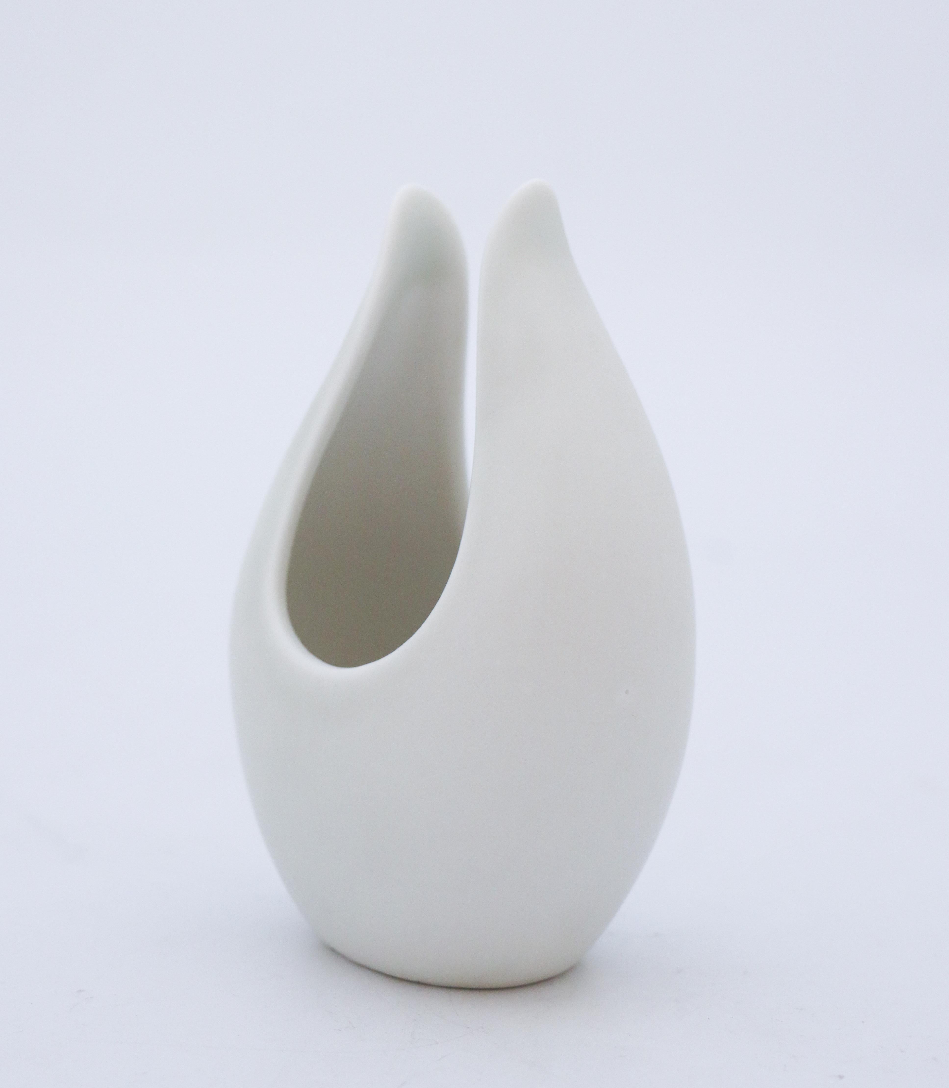 A white vase with a lovely shape designed by Gunnar Nylund at Rörstrand, the vase is 12.5 cm high and it is in very good condition except from a minor air bubble in the glaze why it is marked as 2nd quality.