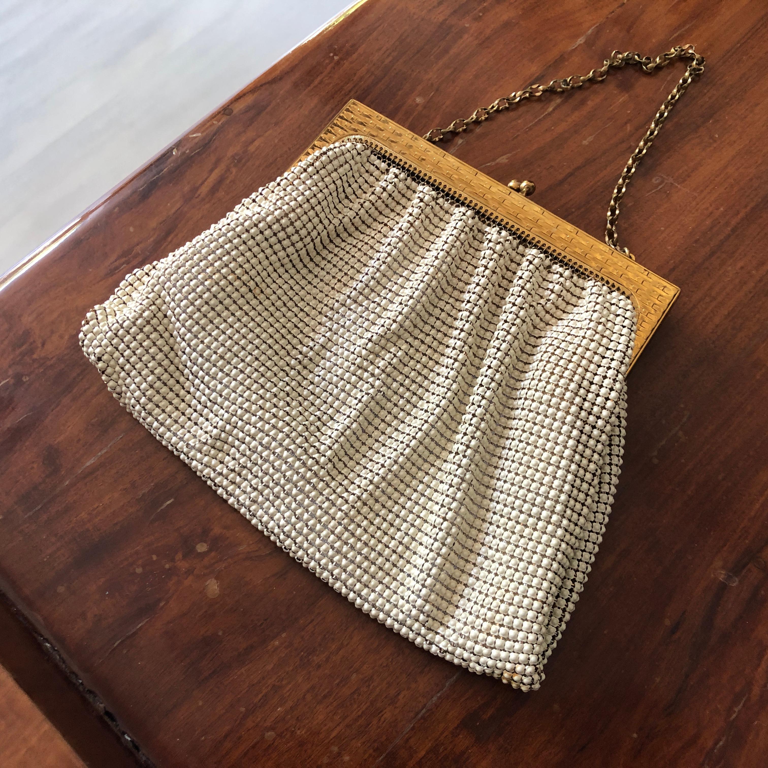 A 1960s Whiting & Davis Gold and White Mesh Hand Bag  3
