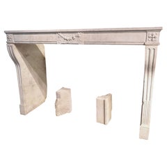 Large cheminée en pierre calcaire sculptée Louis XVI du XVIIIe siècle, L~80 in.