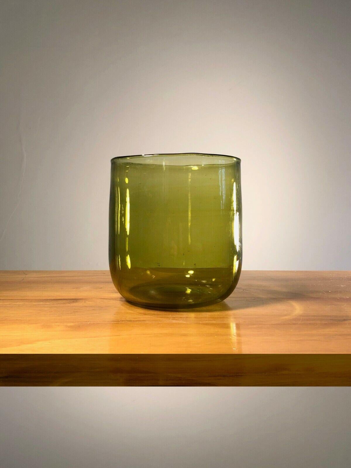 An exceptional large vase or pot, Modernist, Free-Form, in a beautiful yellowish kaki blown glass, by Claude Morin, signed Morin / Dieulefit, under the base... France 1970.
