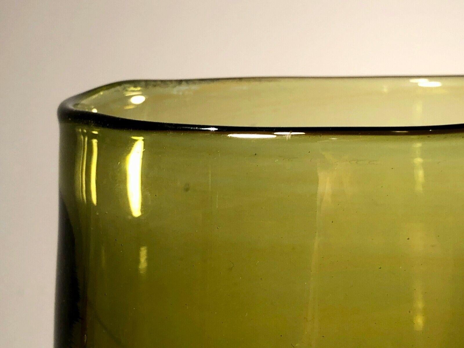 Français A MID-CENTURY-MODERN GLASS VASE de CLAUDE MORIN, DIEULEFIT, France 1950 en vente
