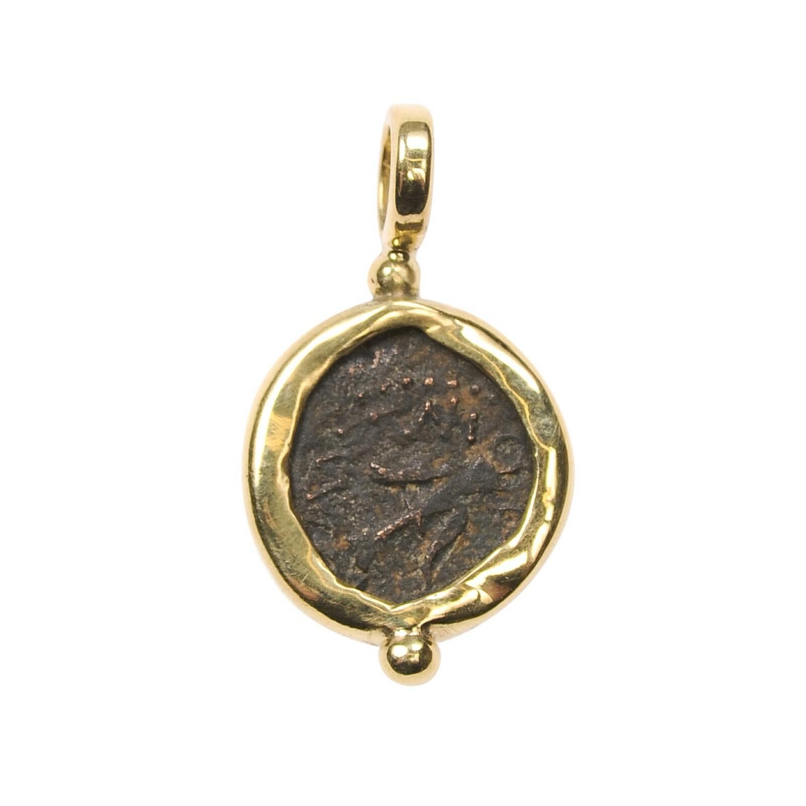 Pendentif en forme de mite de veuve en vente 1