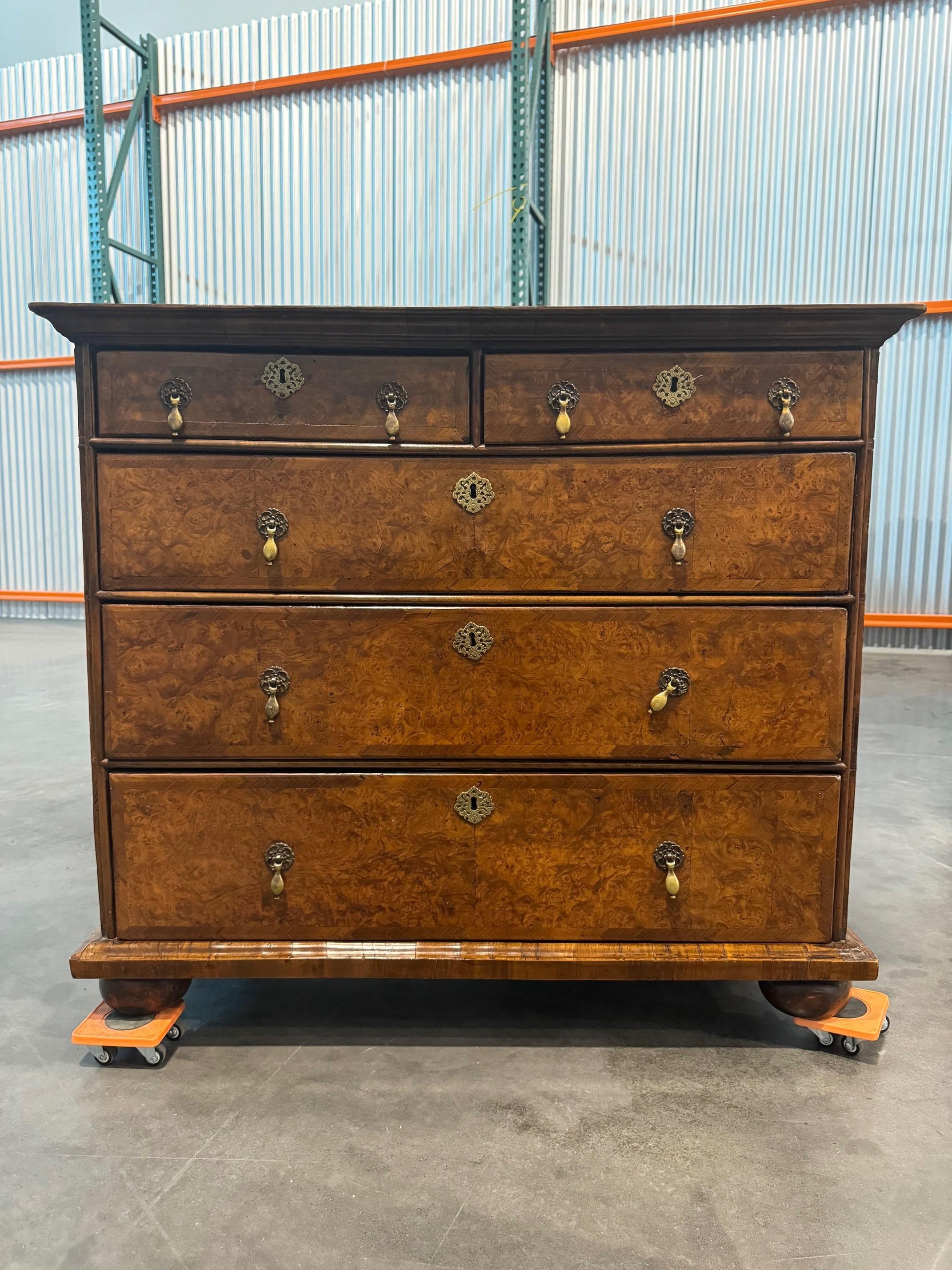 A William and Mary Burr Walnut and Feather Banded Chest of Drawers Circa 1700 5