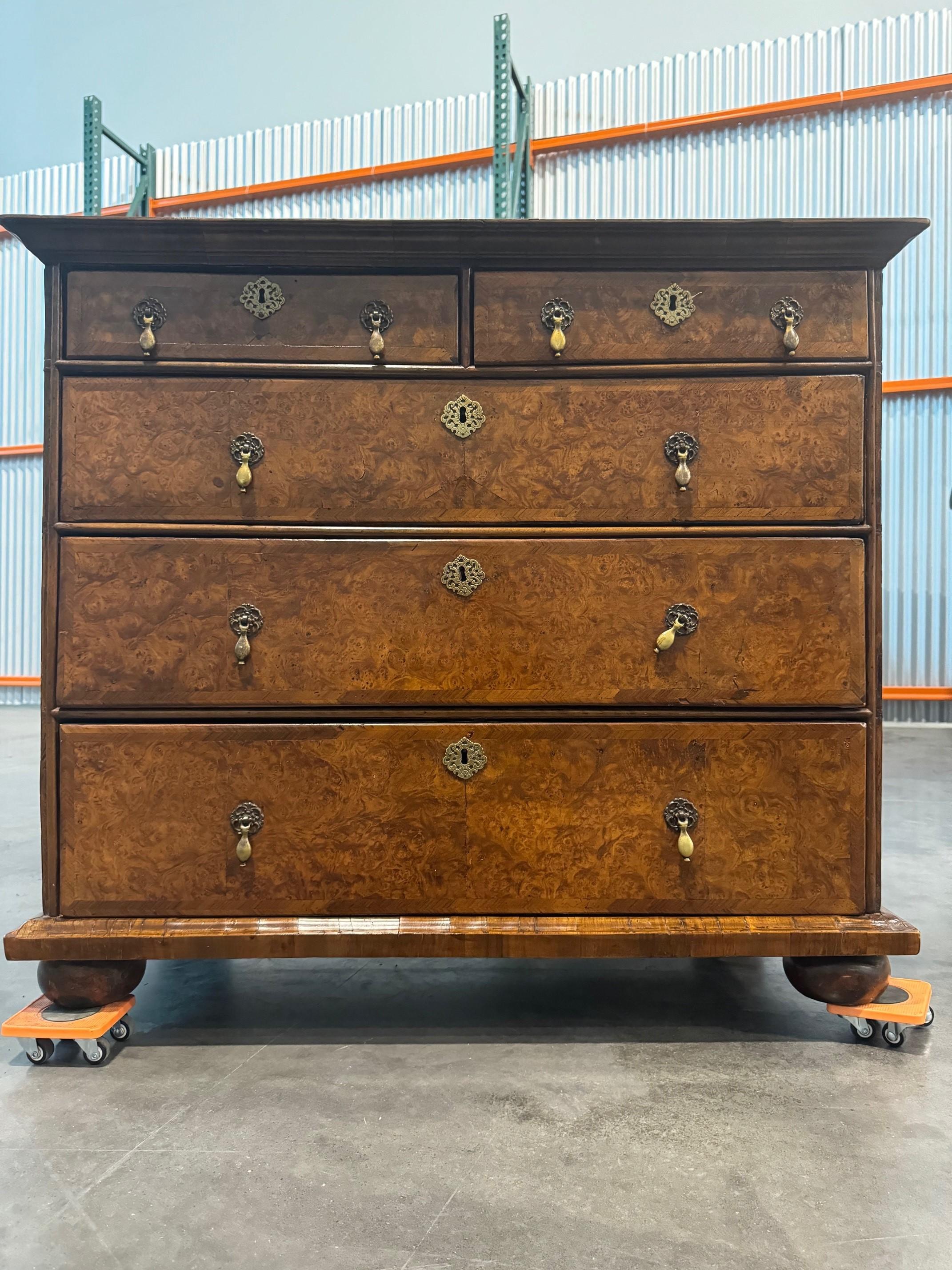 A William and Mary Burr Walnut and Feather Banded Chest of Drawers Circa 1700 6