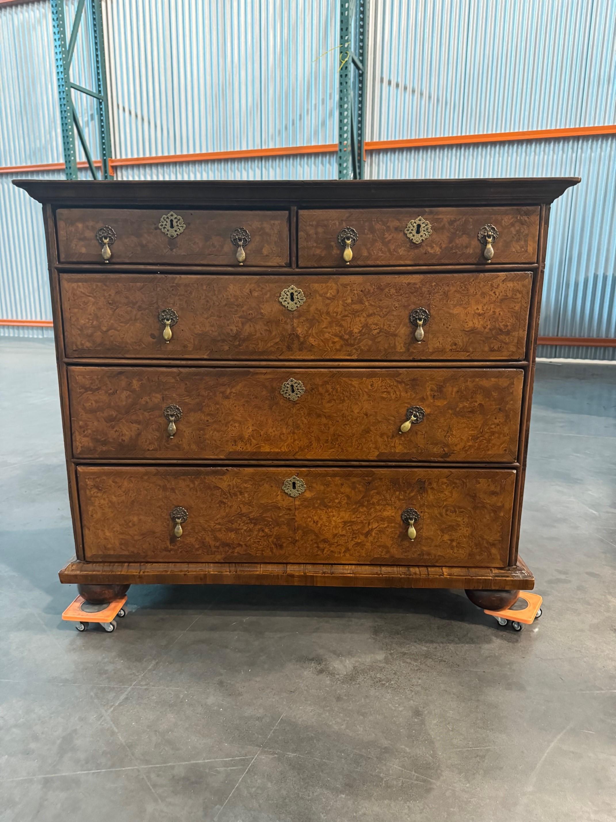 A William and Mary Burr Walnut and Feather Banded Chest of Drawers Circa 1700 7