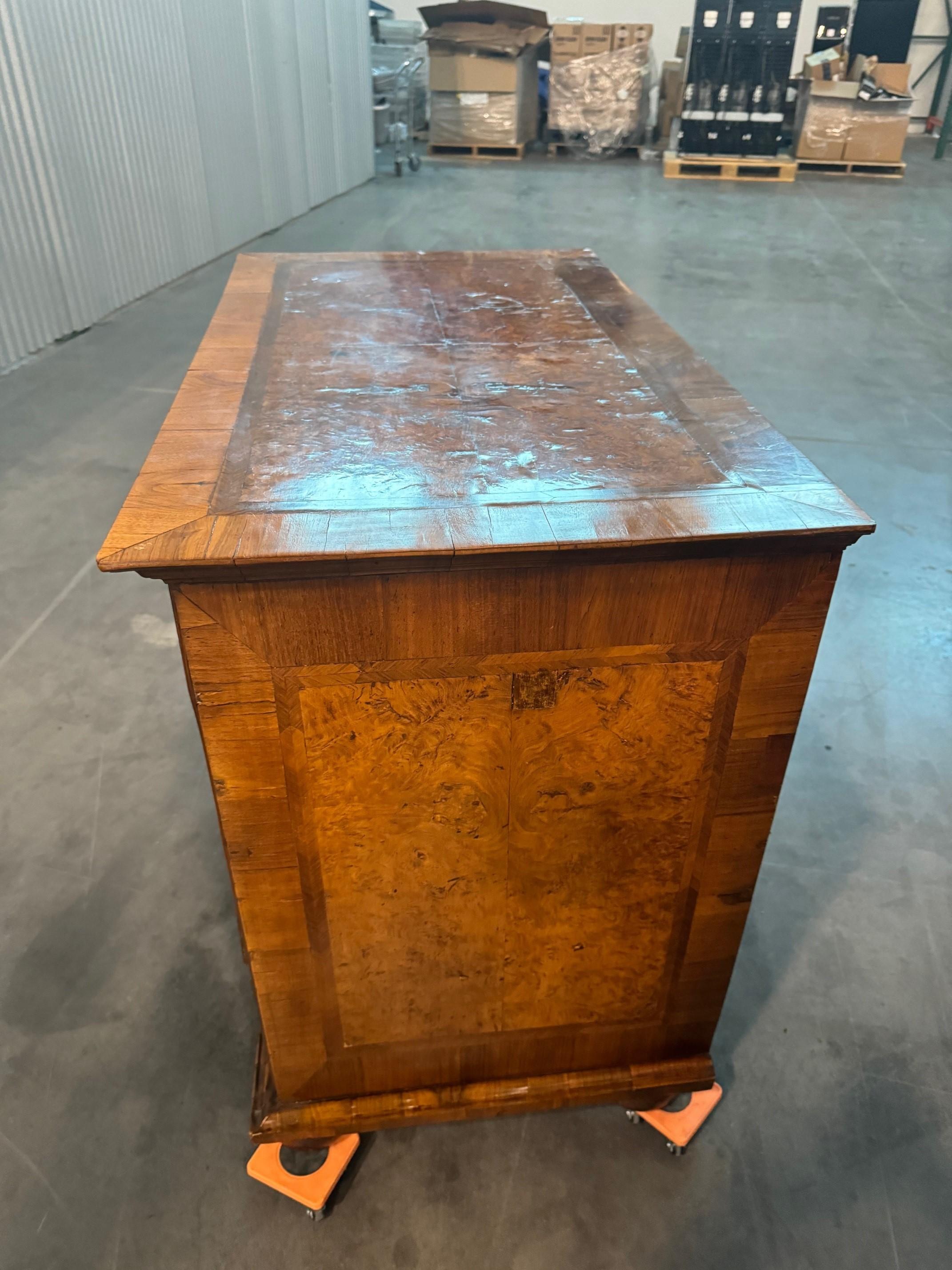 A William and Mary Burr Walnut and Feather Banded Chest of Drawers Circa 1700 1