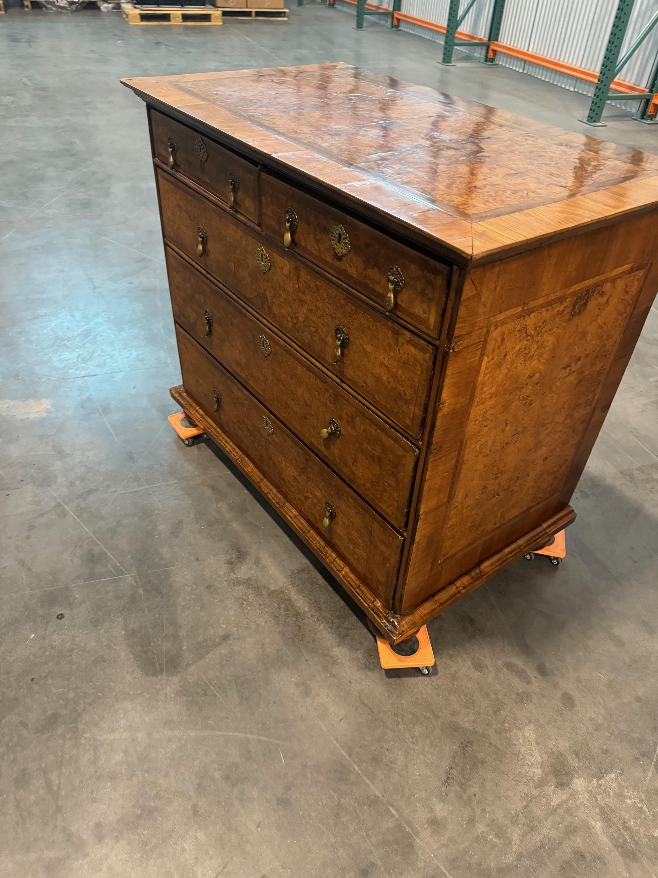 A William and Mary Burr Walnut and Feather Banded Chest of Drawers Circa 1700 3