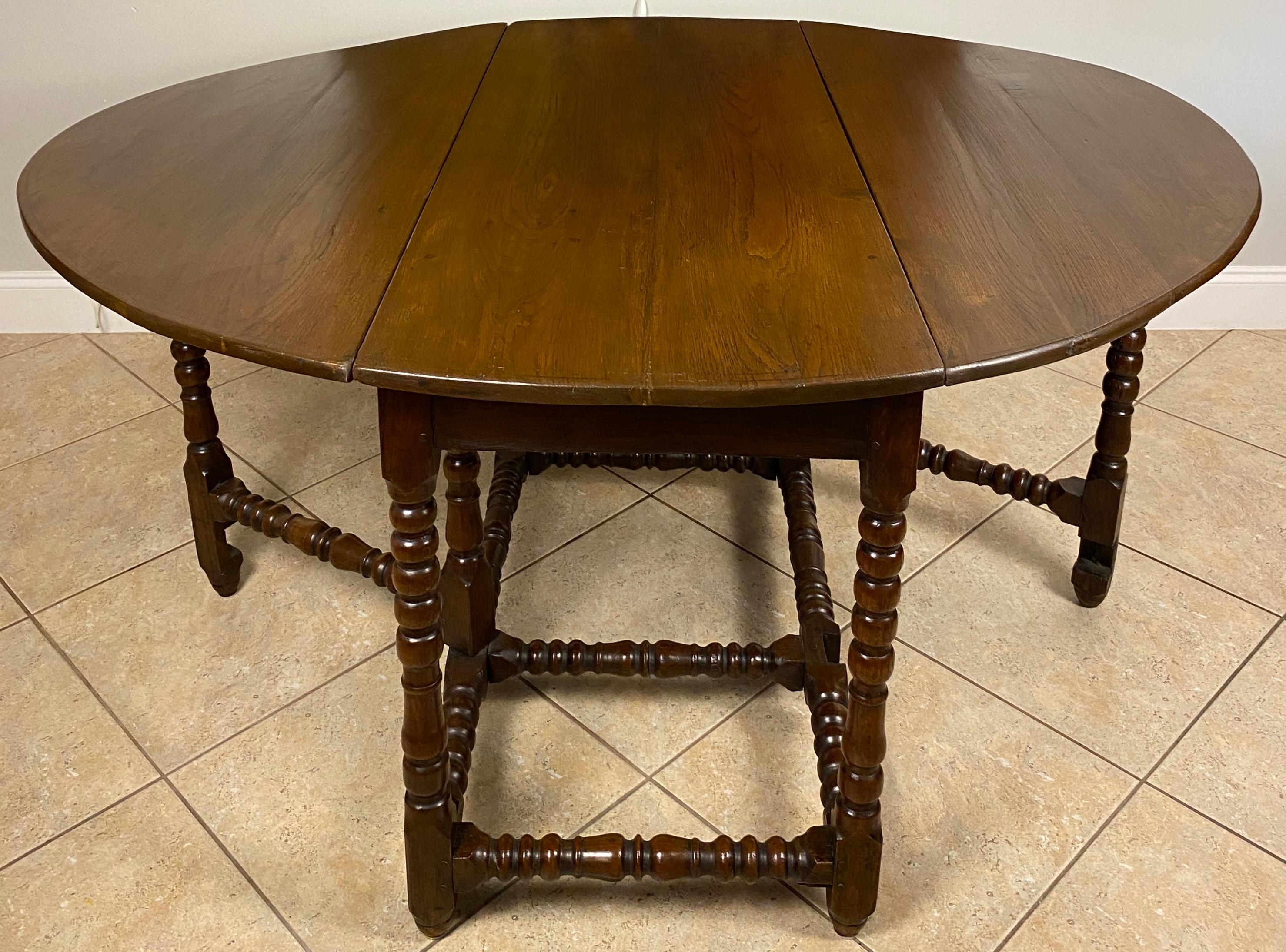 A William and Mary Oak Gateleg Table, Late 17th-Early 18th Century Gateleg Table For Sale 5