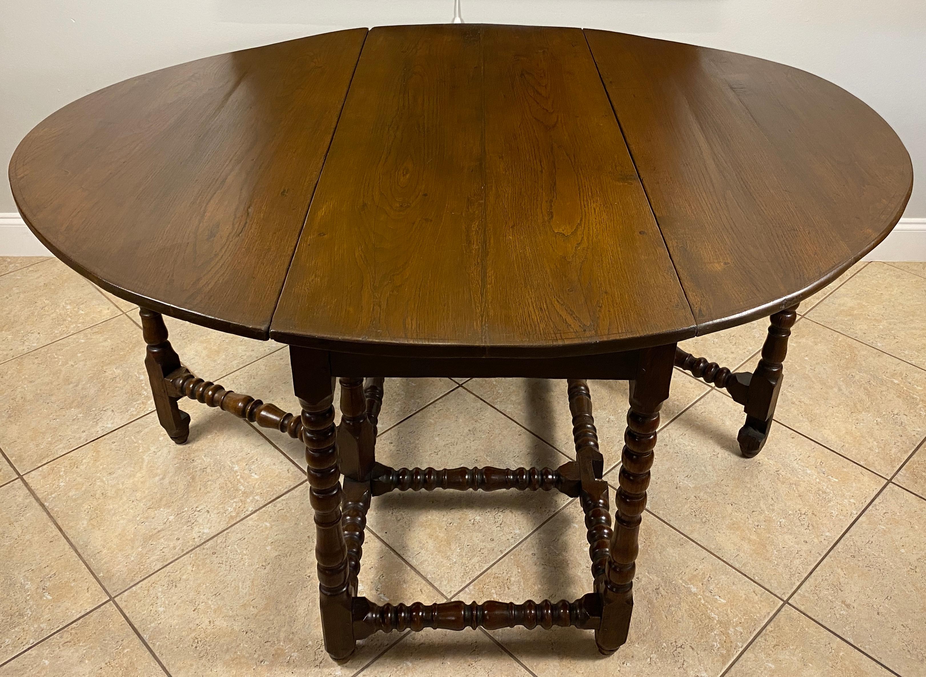 Turned A William and Mary Oak Gateleg Table, Late 17th-Early 18th Century Gateleg Table For Sale