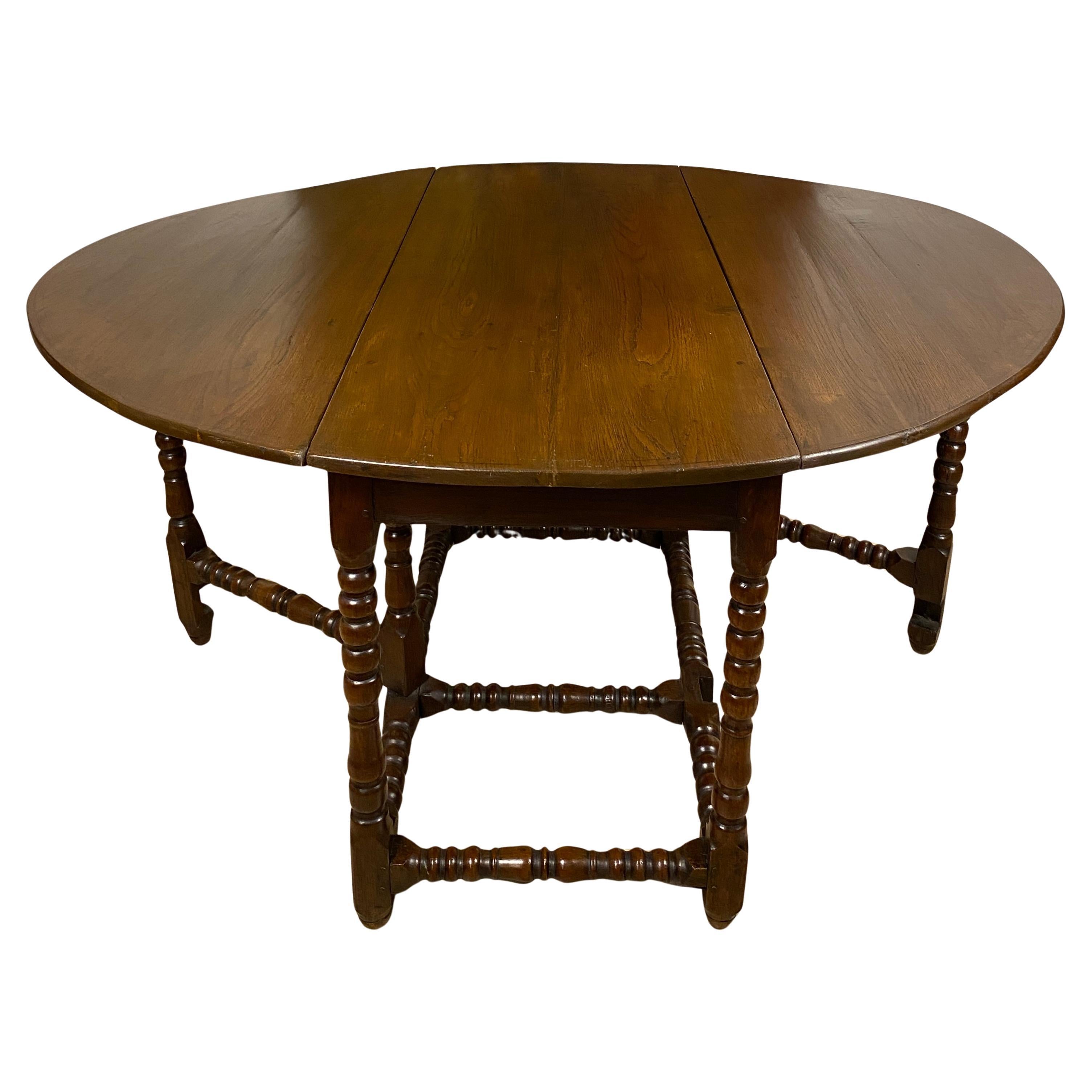 A William and Mary Oak Gateleg Table, Late 17th-Early 18th Century Gateleg Table For Sale