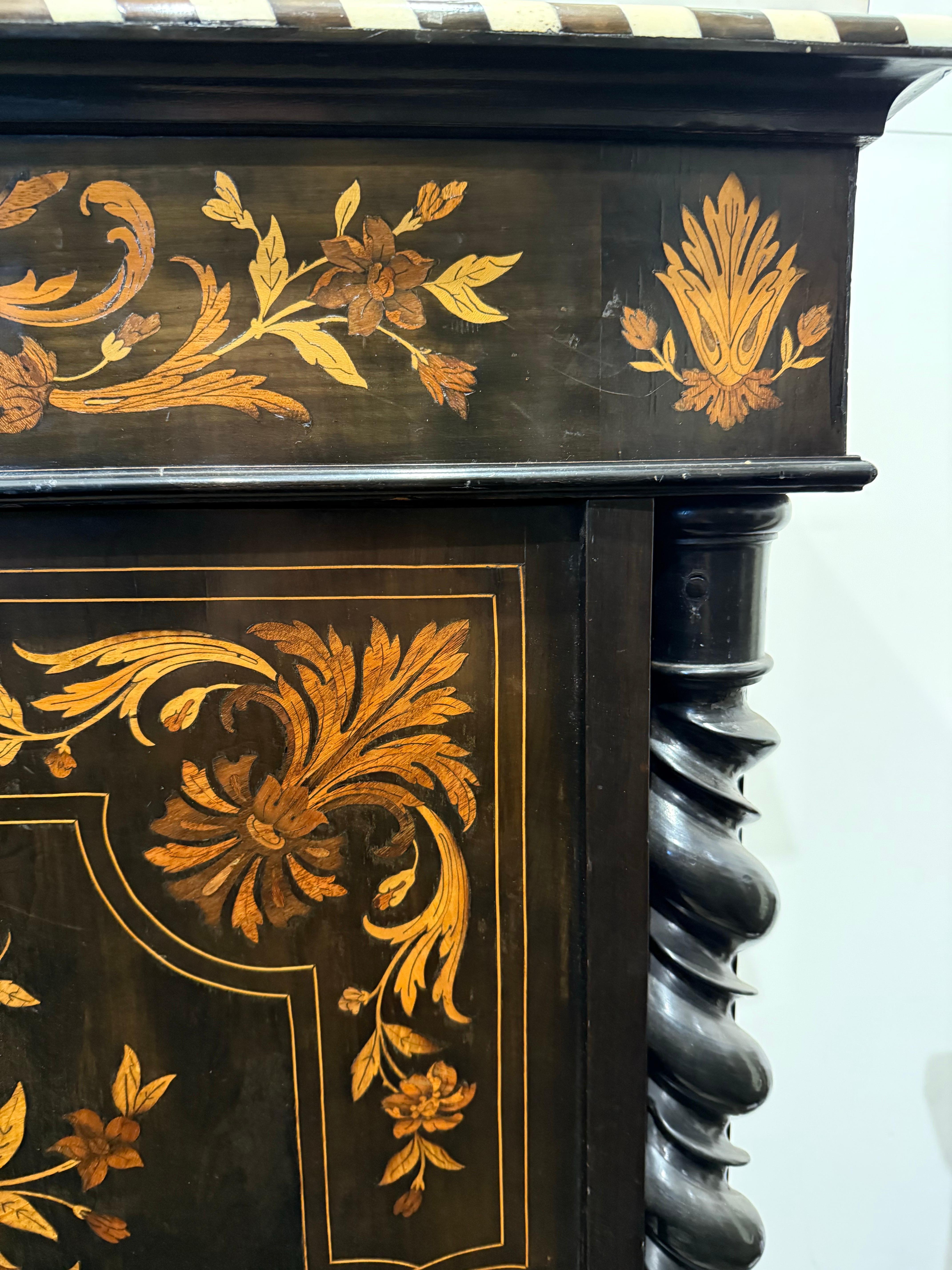 Armario de marquetería y tapa de mármol estilo William & Mary, S. XIX en Bueno estado para la venta en ARMADALE, VIC