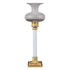 William IV. 19. Jahrhundert Opalglas weiß Tisch oder Schreibtischlampe