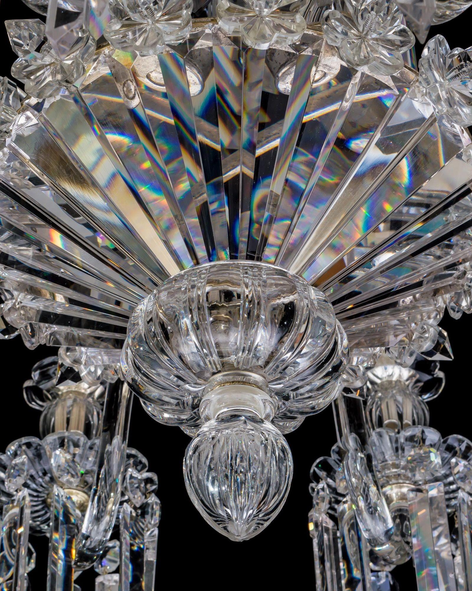 A William Iv Cut Glass Chandelier Attributed To Perry & Co In Good Condition For Sale In Steyning, West sussex