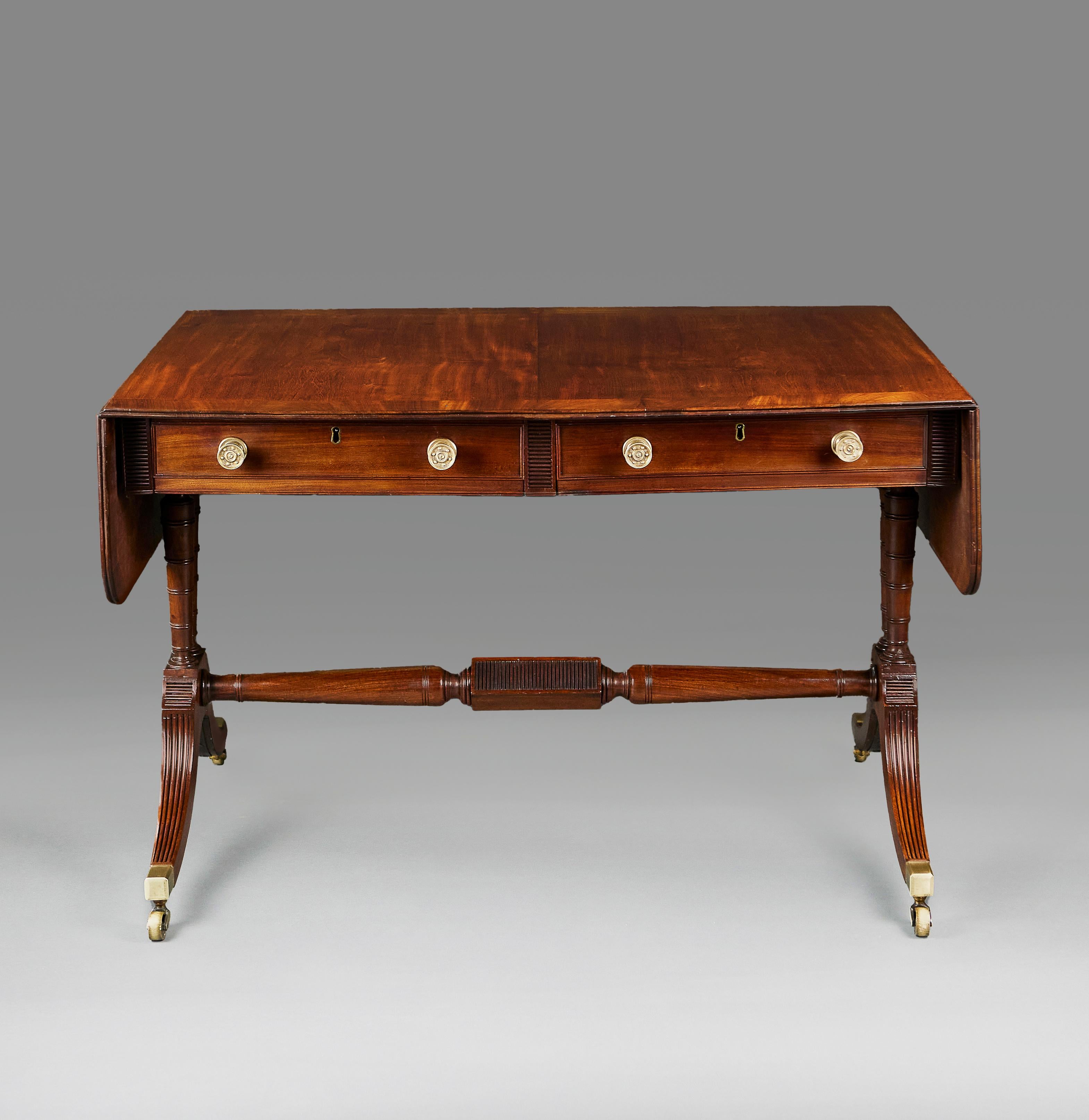 A William IV Mahogany Sofa Table In Good Condition For Sale In London, GB