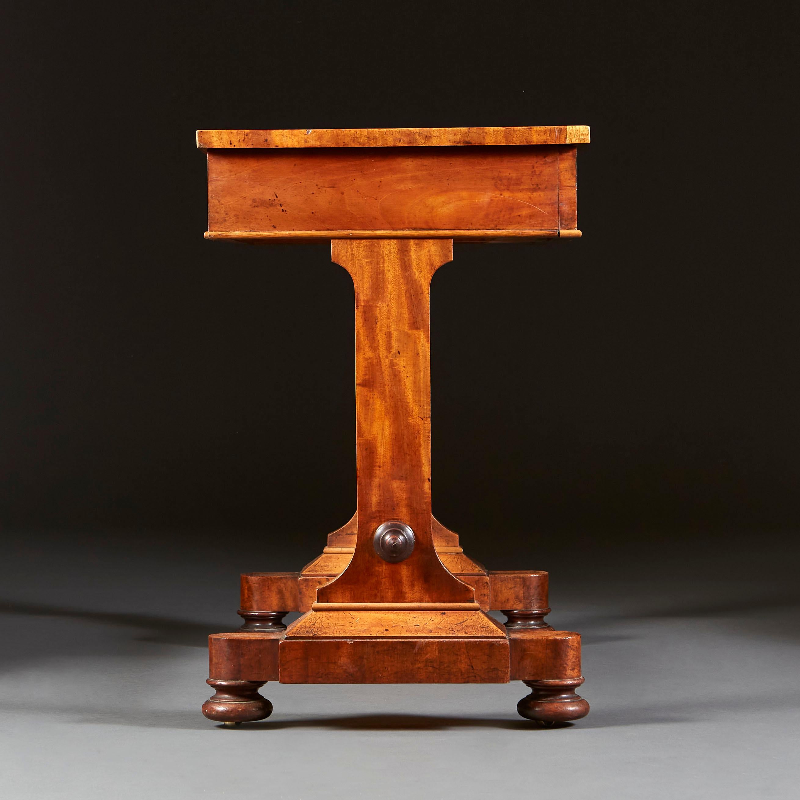 William IV Mahogany Writing Table In Good Condition For Sale In London, GB