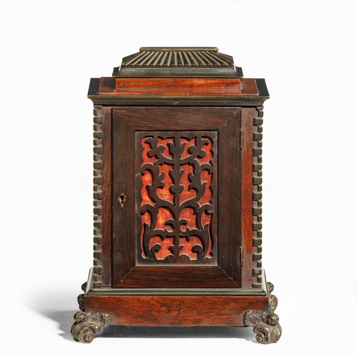 Milieu du XIXe siècle Horloge à support en bois de rose et bronze William IV de Frodsham 185 & Baker en vente