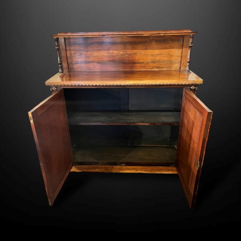 Bois de rose Chiffonnier en bois de rose William IV en vente