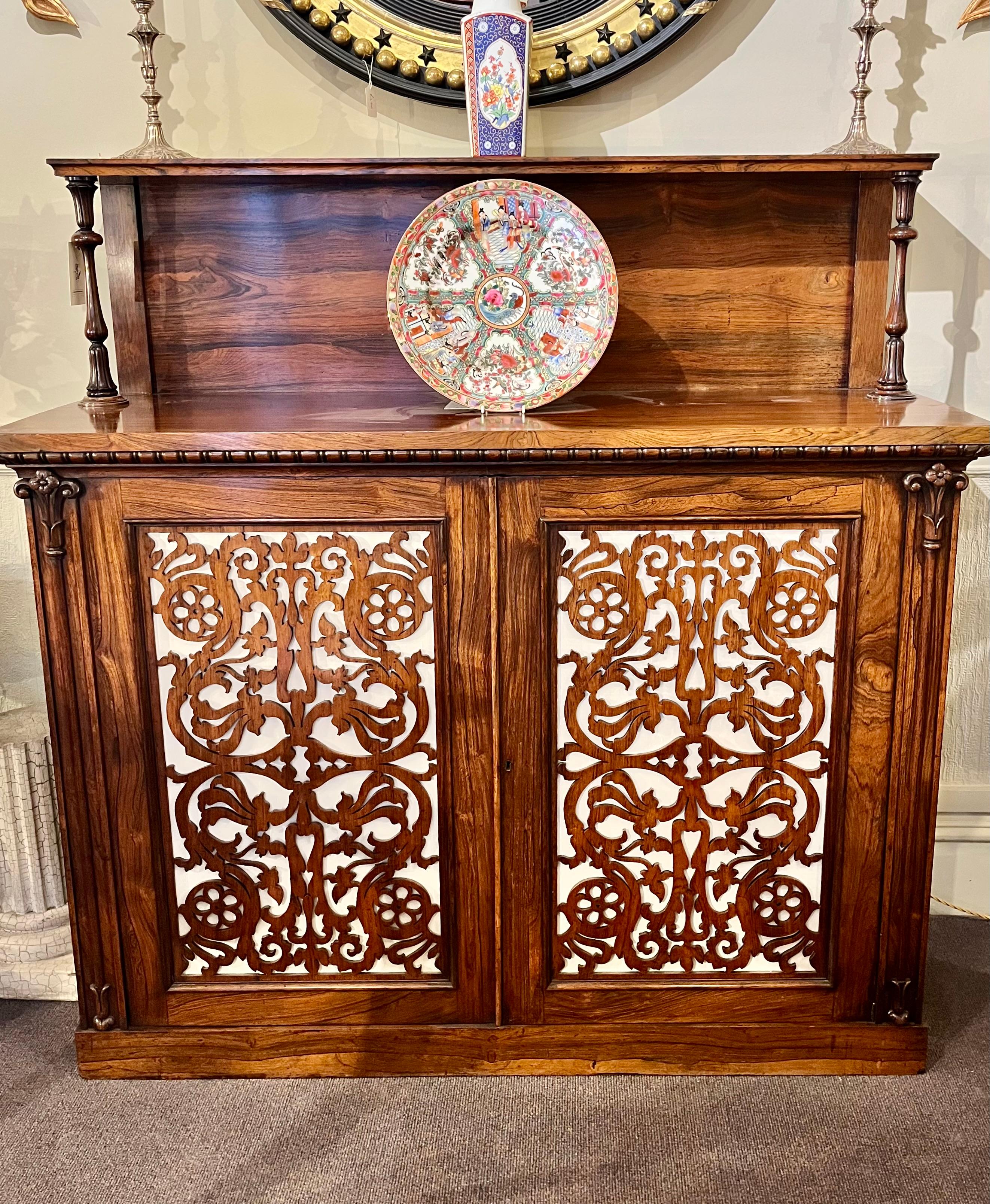 Chiffonnier en bois de rose William IV en vente 1