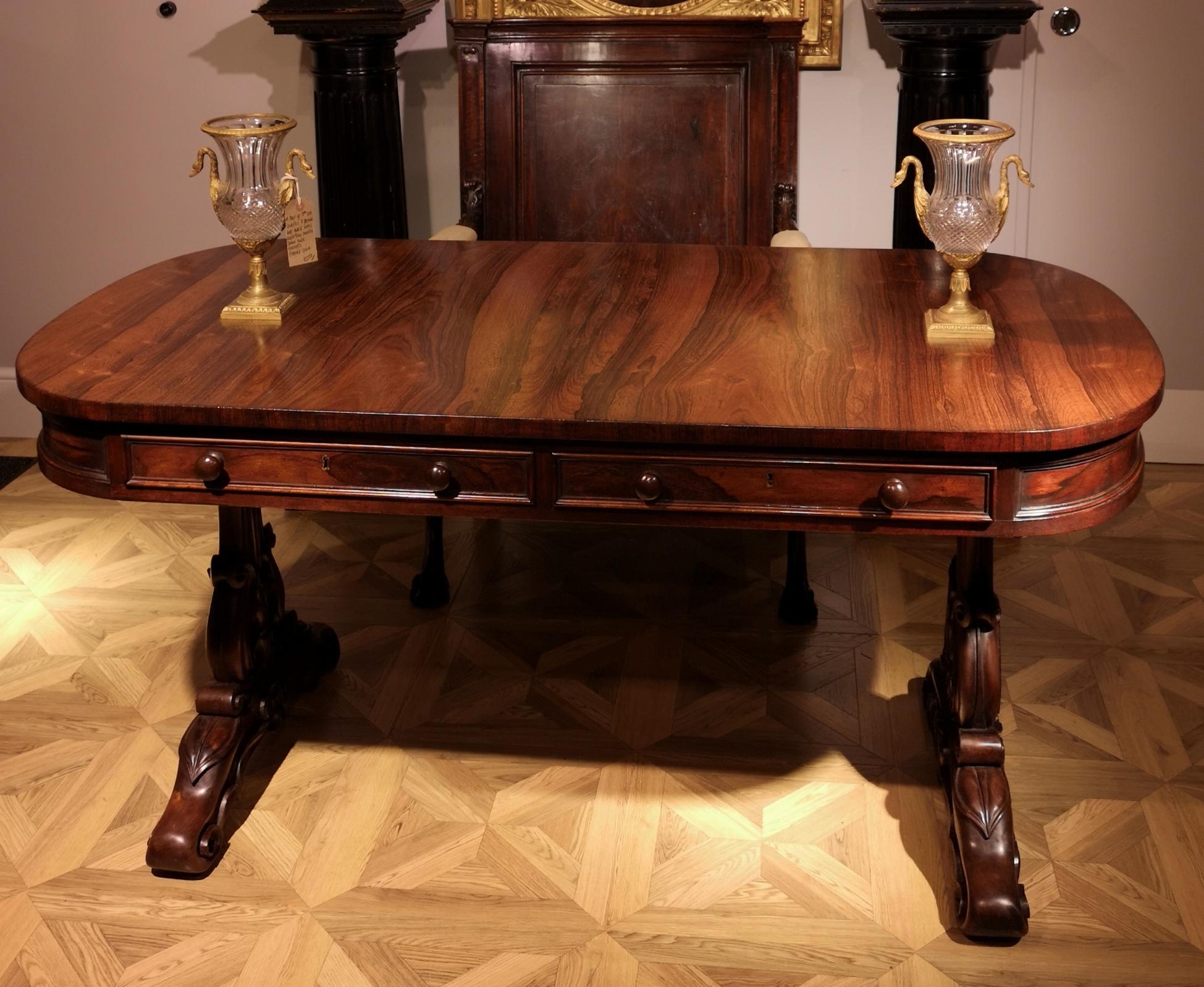 A William IV rosewood library table, Williams & Gibton, Irish circa 1830 In Excellent Condition For Sale In Reepham, GB