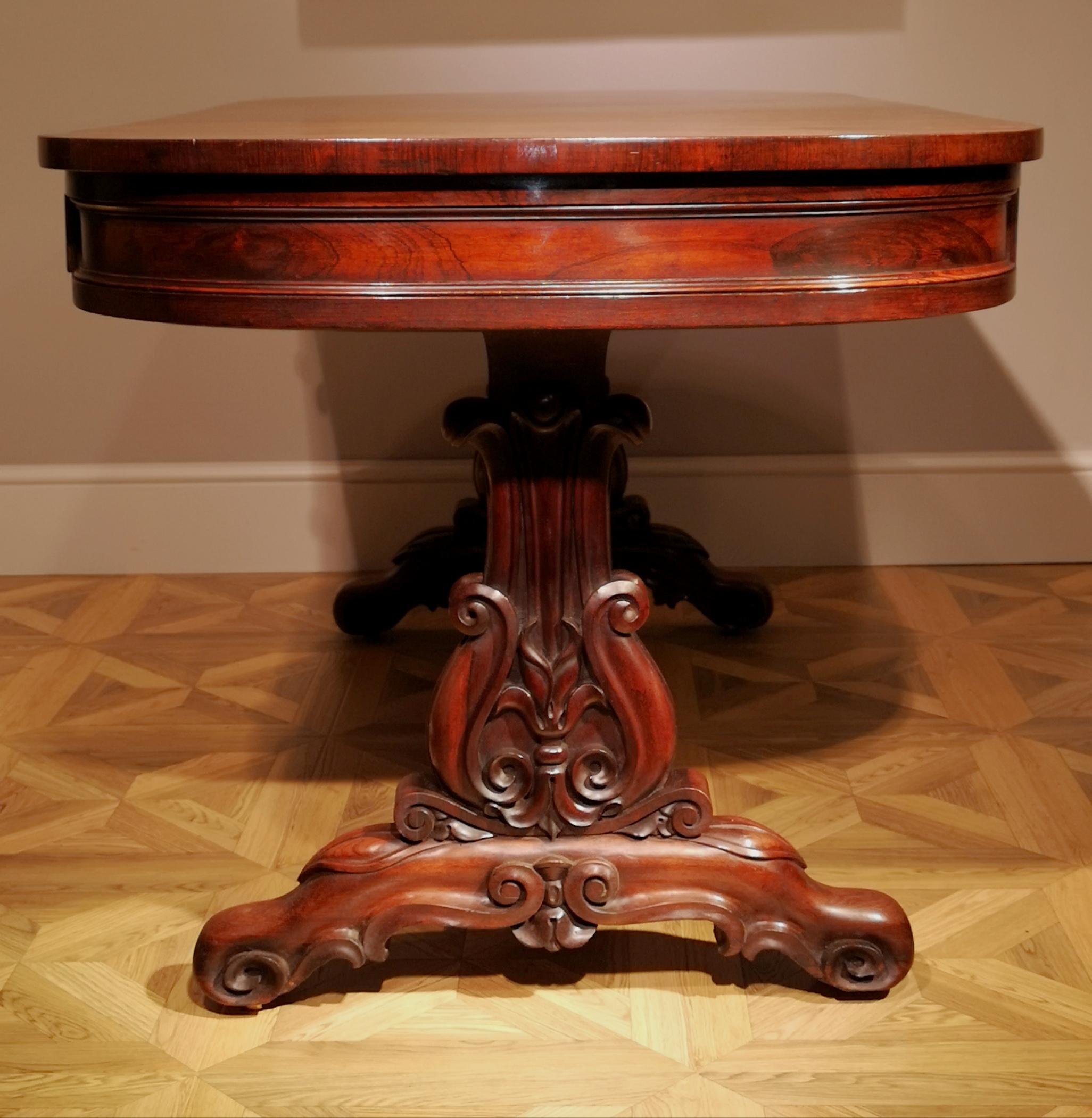 Rosewood A William IV rosewood library table, Williams & Gibton, Irish circa 1830 For Sale