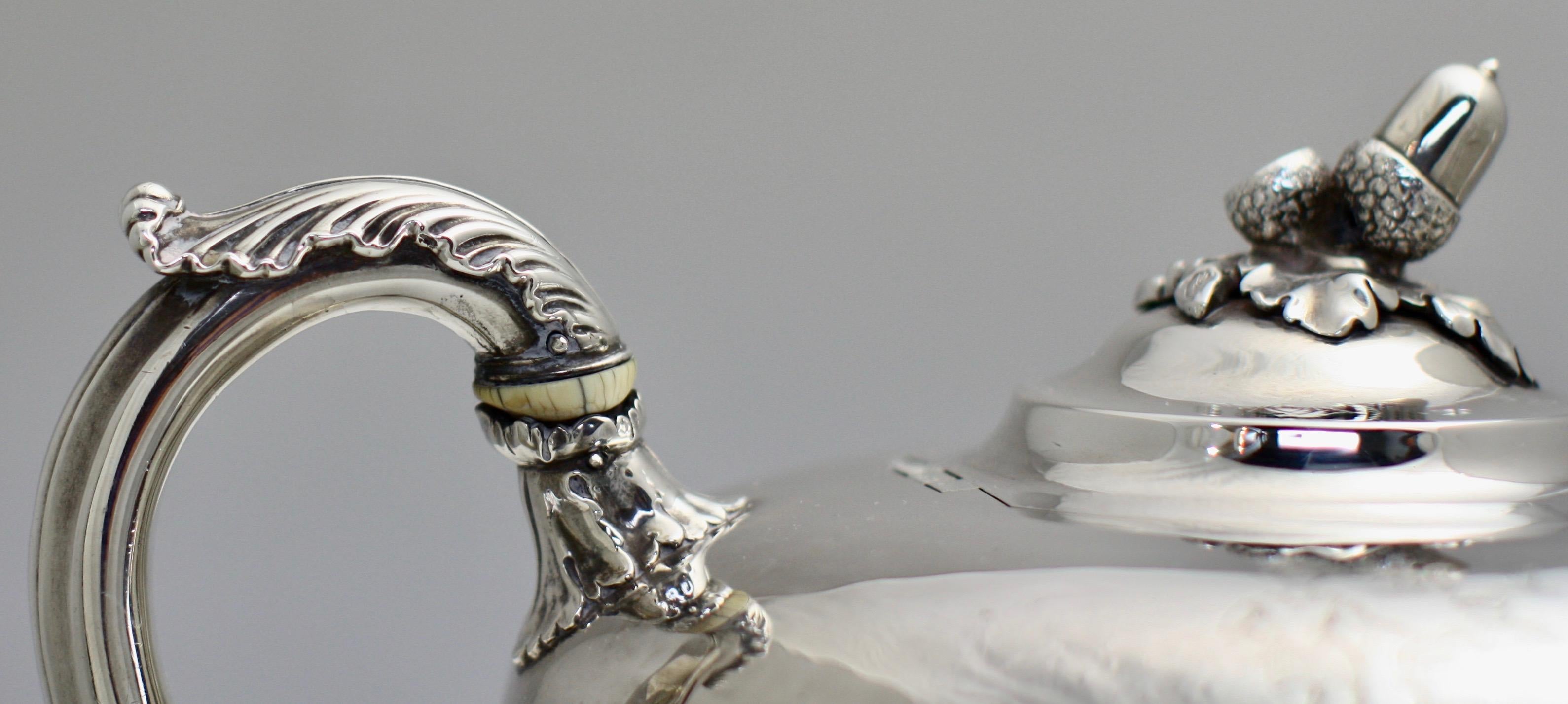 William IV Silver Tea Pot, Paul Storr for Storr & Mortimer, London, 1832 In Good Condition In West Palm Beach, FL
