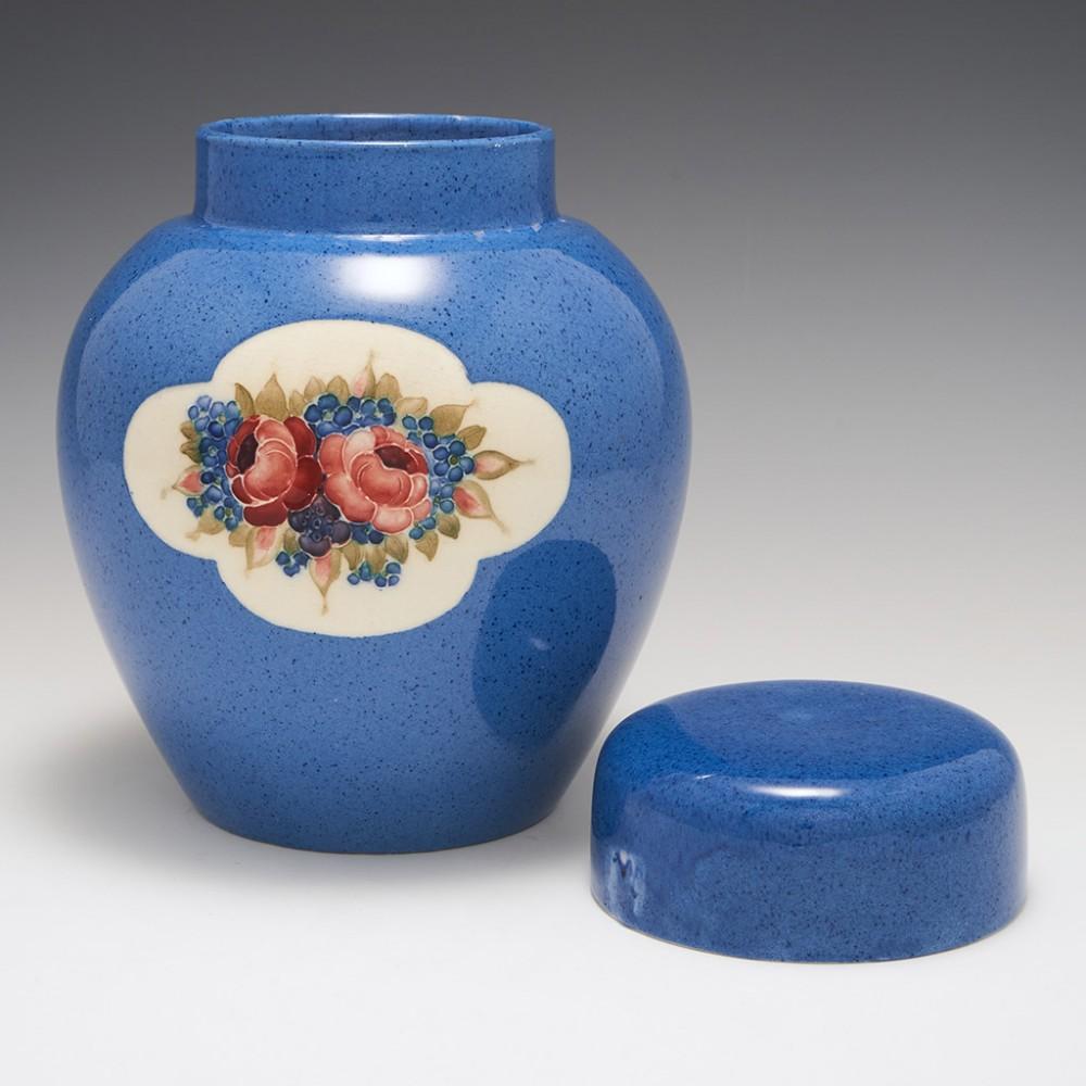 A William Moorcroft Pottery Ginger Jar and Cover, c1918 In Good Condition In Tunbridge Wells, GB