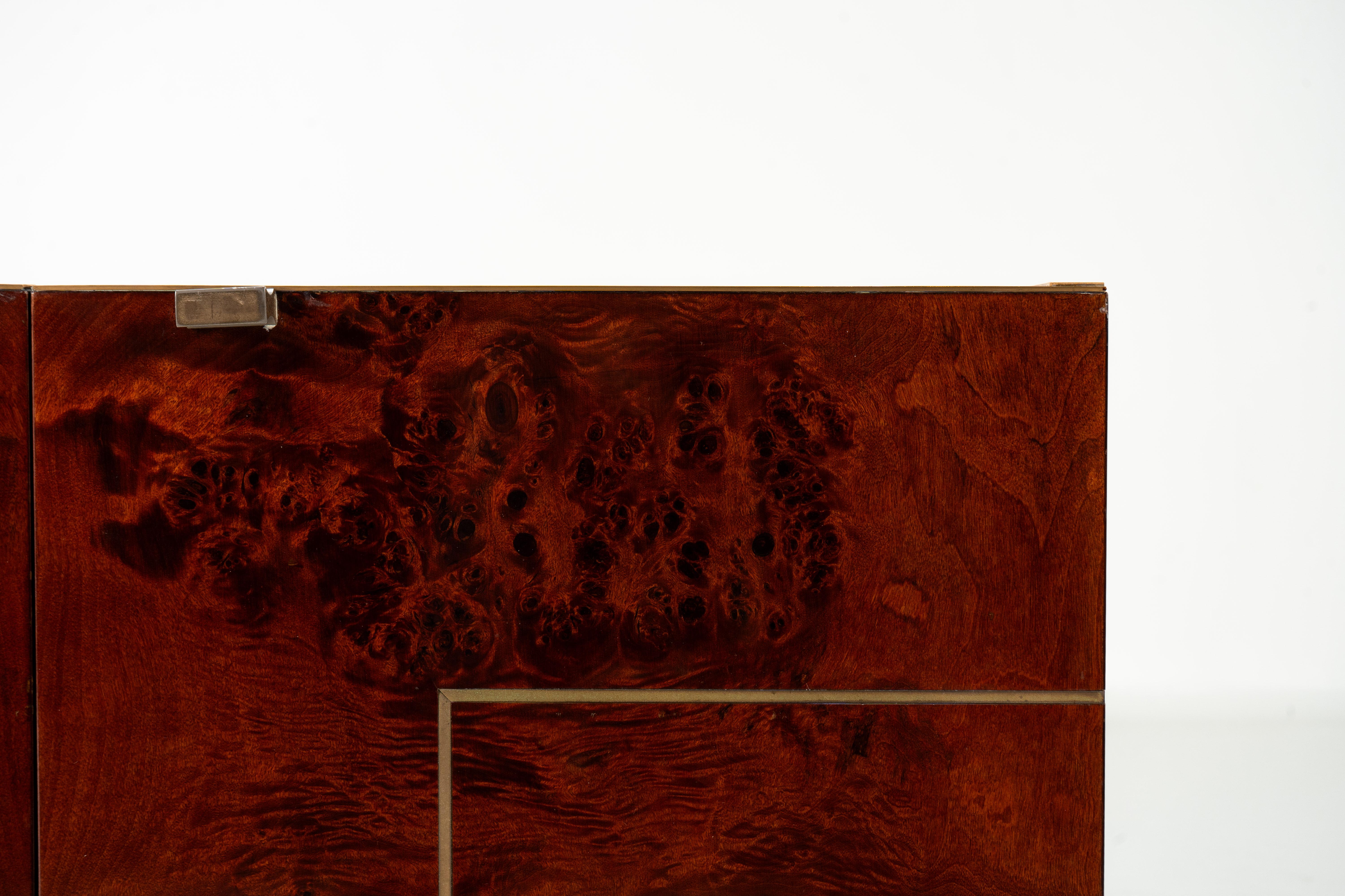 Laiton Commode Willy Rizzo avec deux portes et garniture en laiton en vente