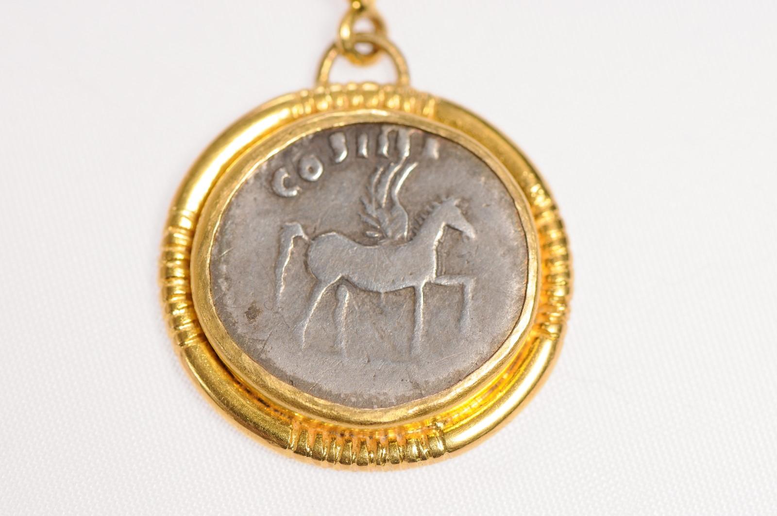 Romain classique Pendentif en or 22kt représentant une pièce de Pegasus ailée en vente