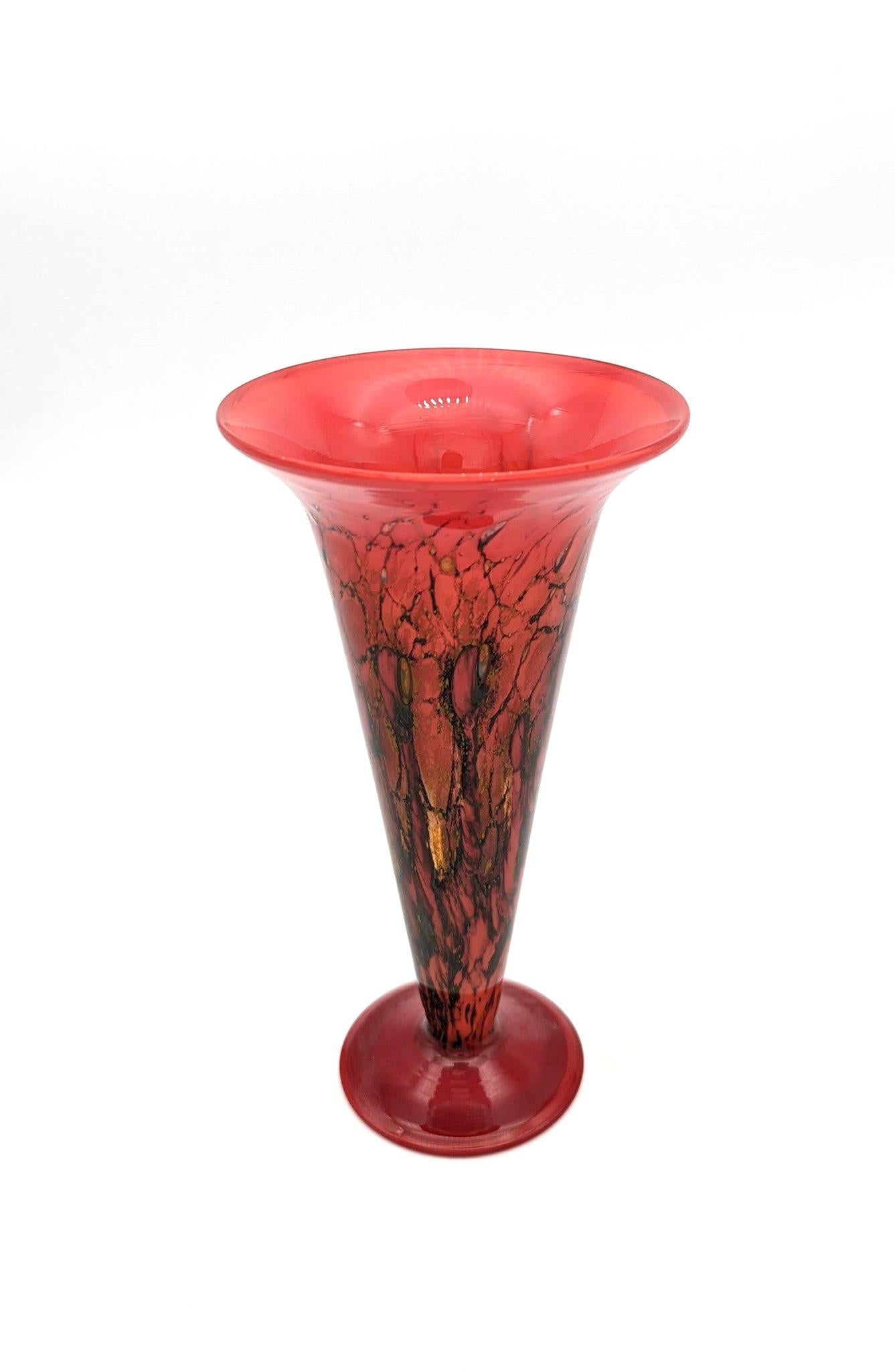 Un vaso art déco A.M.F. 