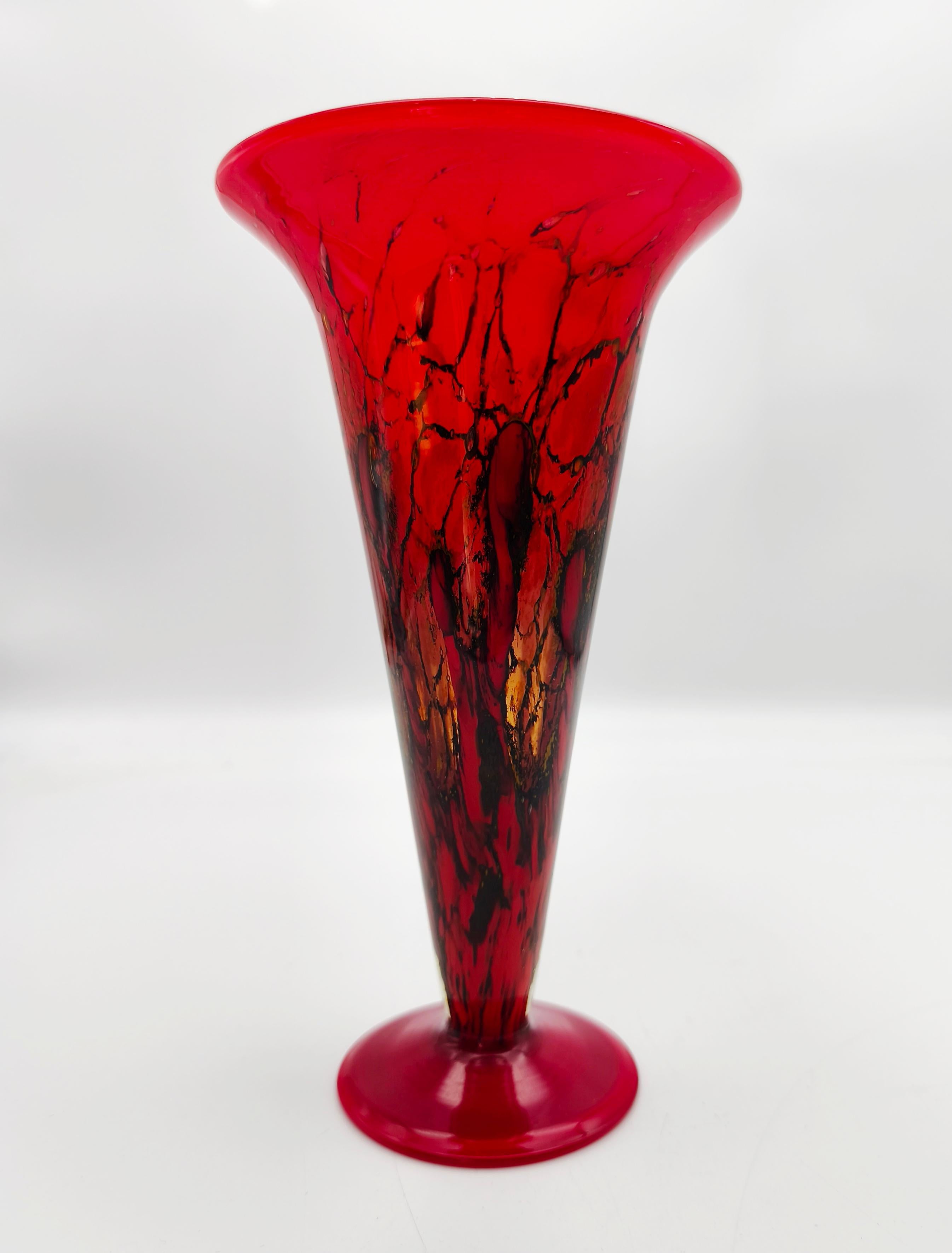 Tedesco Un vaso art déco A.M.F. 