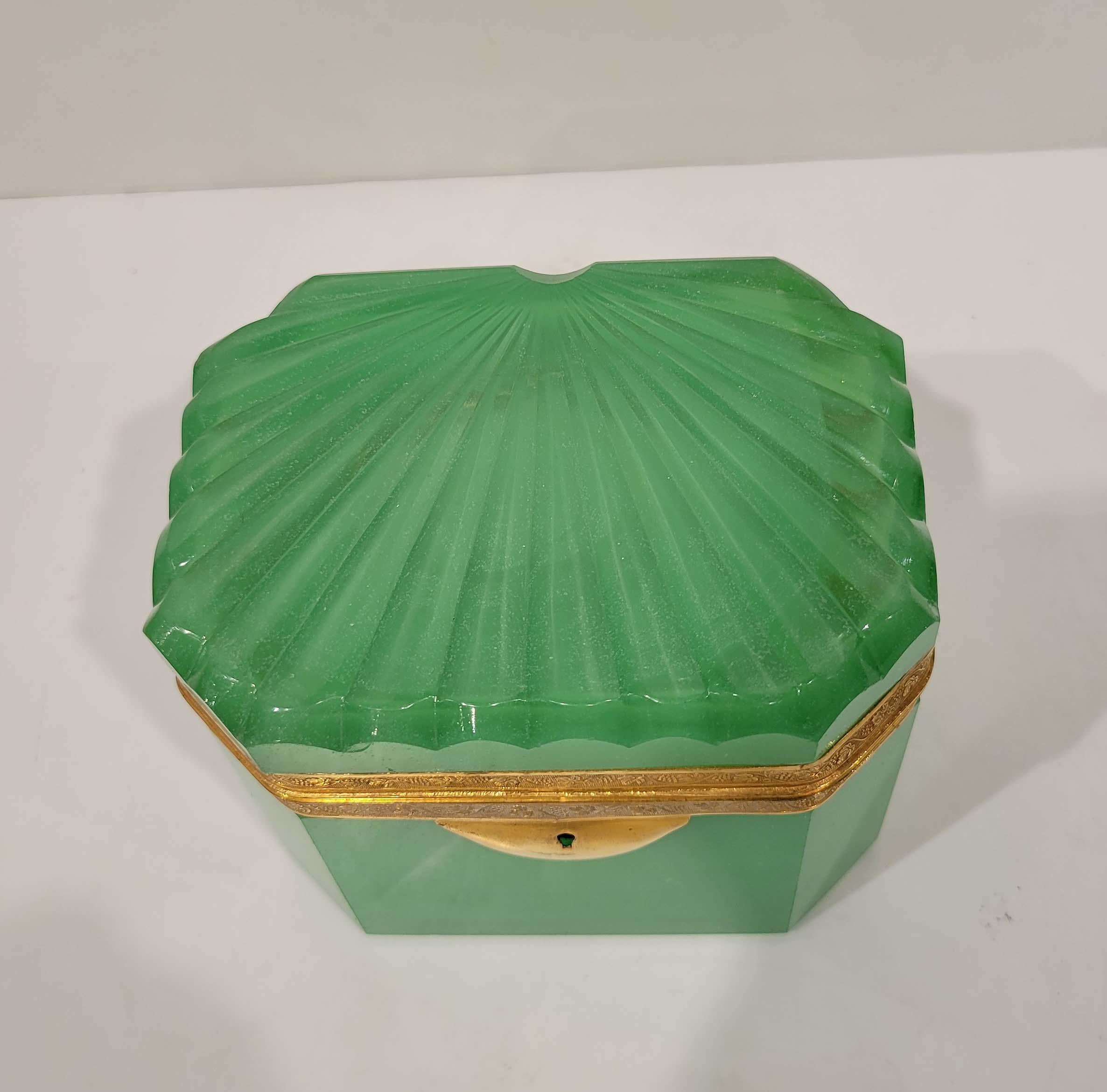 This beautiful green French opaline trinket box has been hand cut and polished and mounted in gilt bronze.
Circa 1st half of 19th century, the glass is see through and has a vibrant green color. The key is not present.