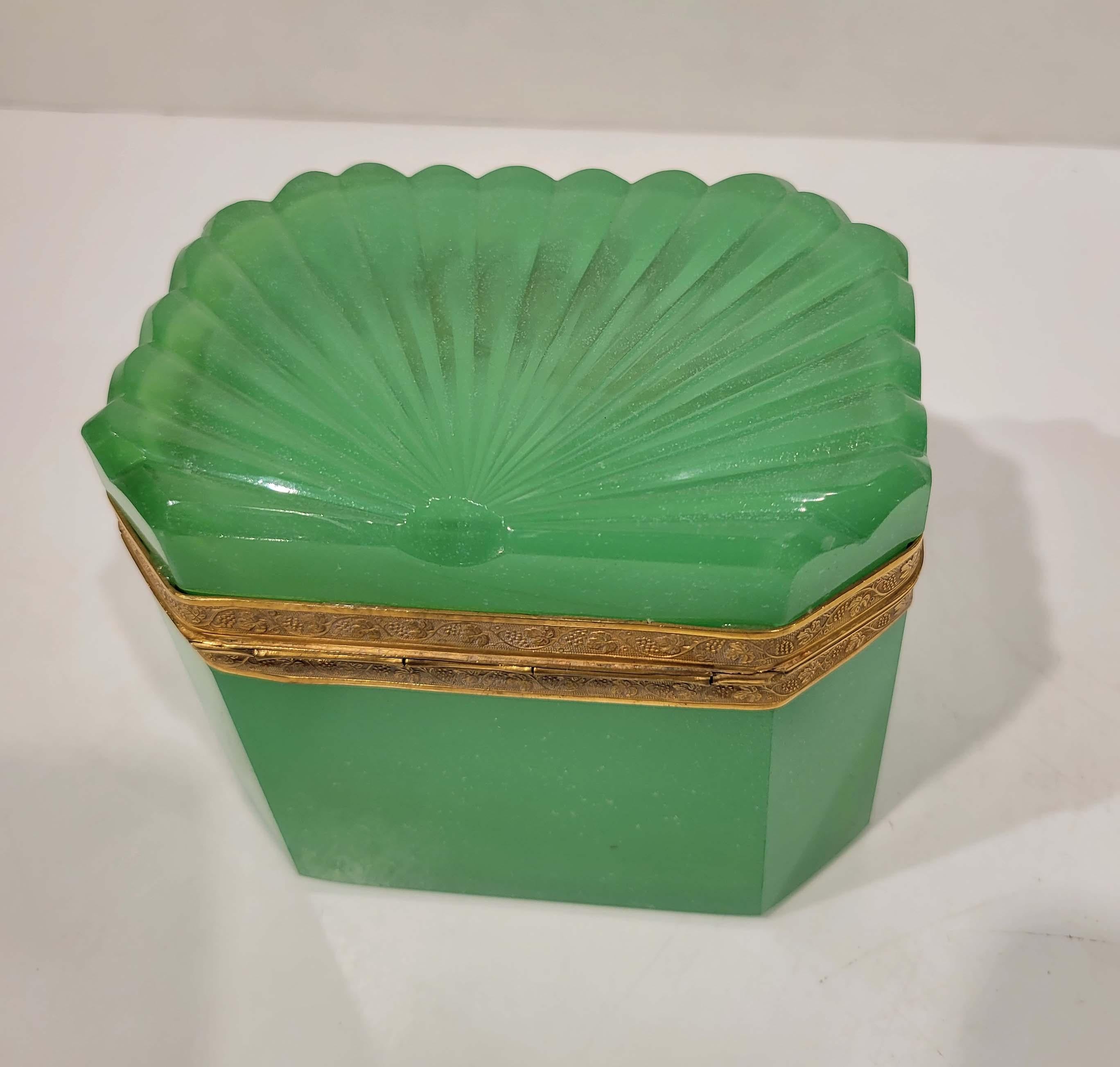 Woderful French Green Opaline Trinket Box Circa 1840 In Good Condition In New York, NY