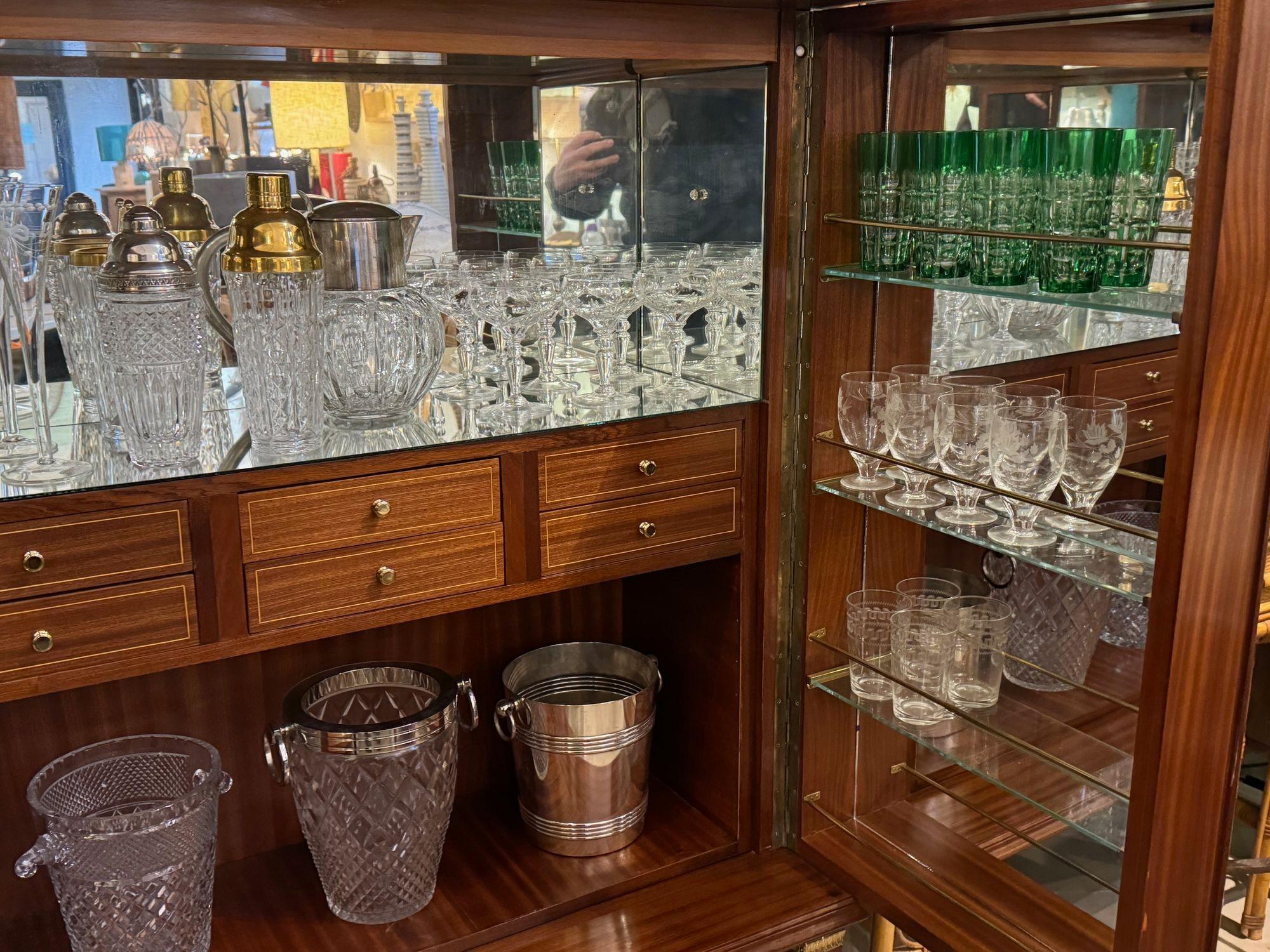 Un meraviglioso mobile bar a due ante del 1950 di Paolo Buffa con pannelli in finta malachite in vendita 3