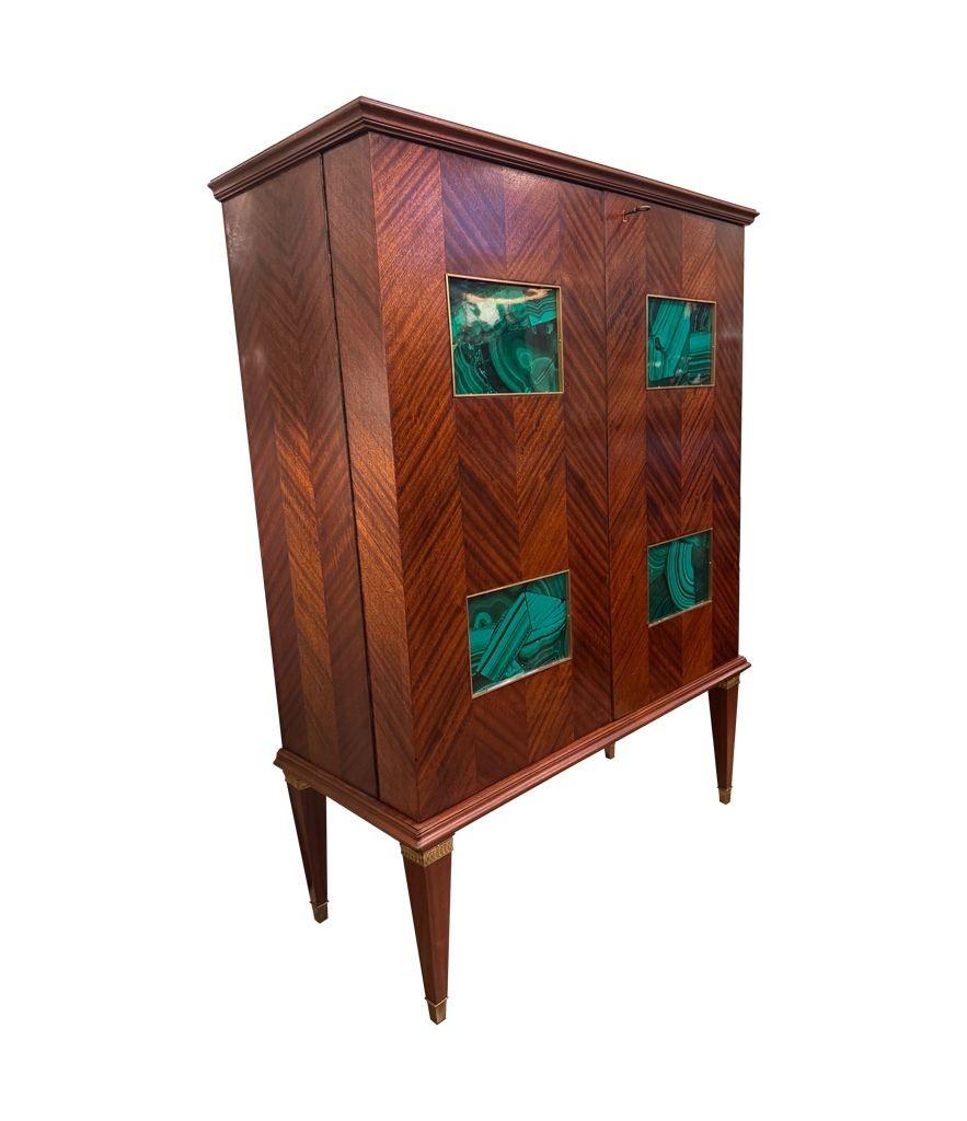 Un meraviglioso mobile bar a due ante del 1950 di Paolo Buffa con pannelli in finta malachite in vendita 2