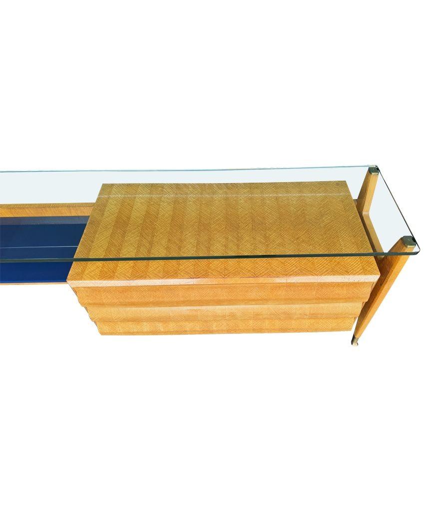 A wonderful 1950s marquetry maplewood console dresser desk by Vittorio Dassi en vente 6