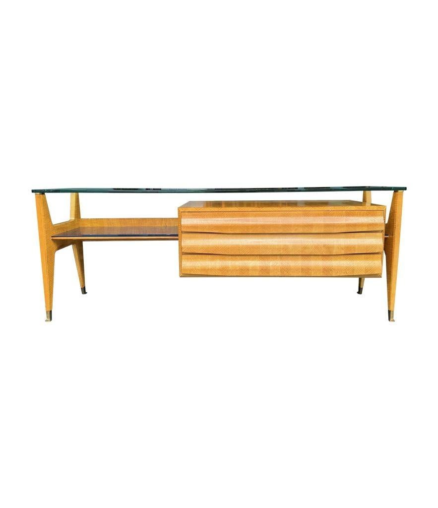 A wonderful 1950s marquetry maplewood console dresser desk by Vittorio Dassi en vente 11