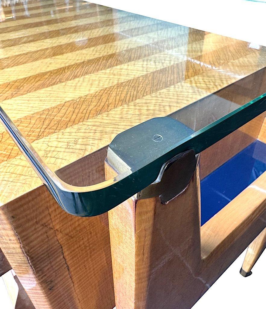 A wonderful 1950s marquetry maplewood console dresser desk by Vittorio Dassi en vente 12