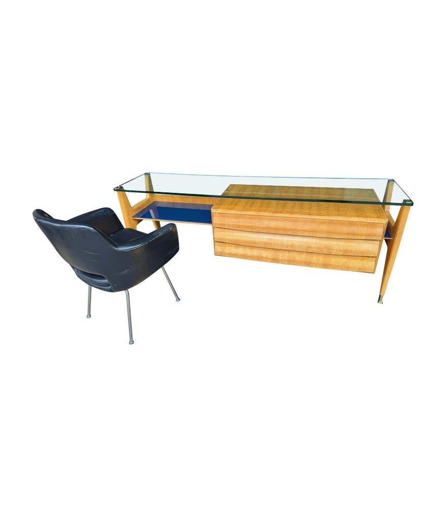 A wonderful 1950s marquetry maplewood console dresser desk by Vittorio Dassi en vente 13