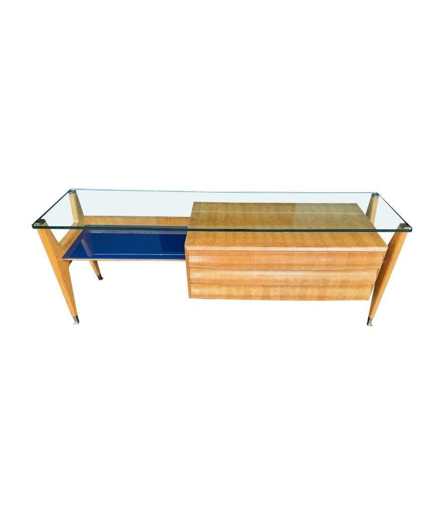 Mid-Century Modern A wonderful 1950s marquetry maplewood console dresser desk by Vittorio Dassi en vente