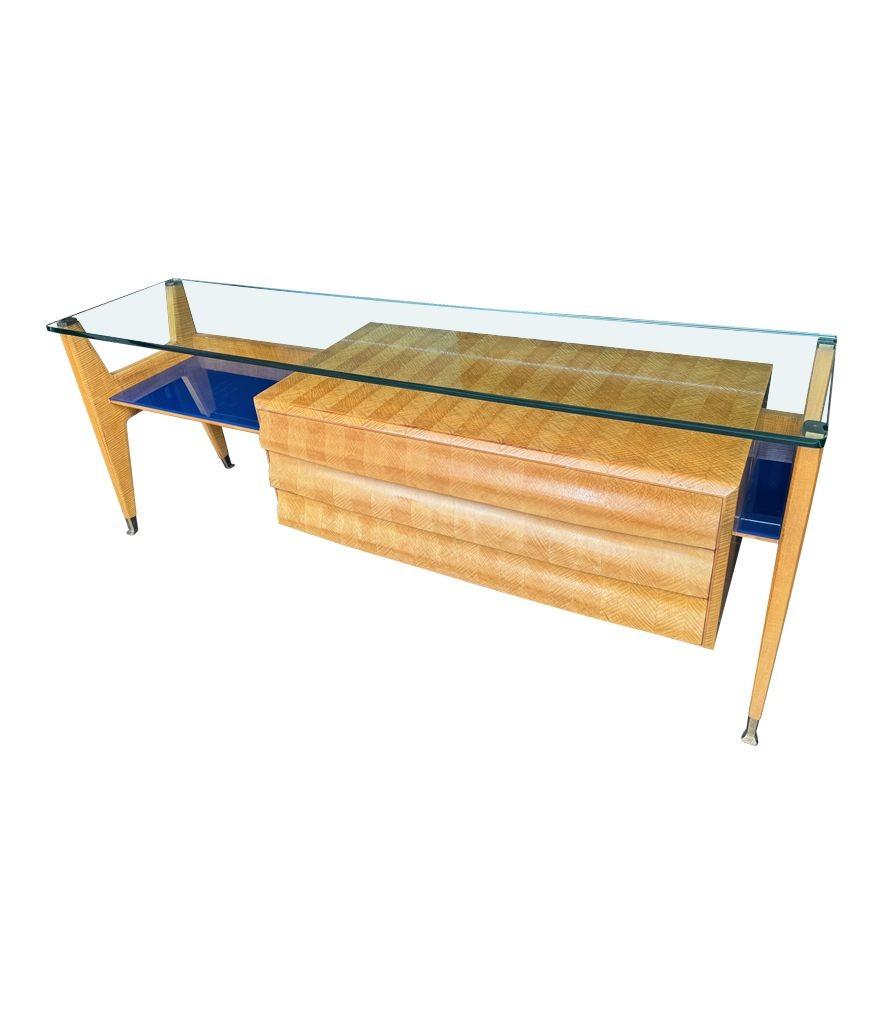 Milieu du XXe siècle A wonderful 1950s marquetry maplewood console dresser desk by Vittorio Dassi en vente