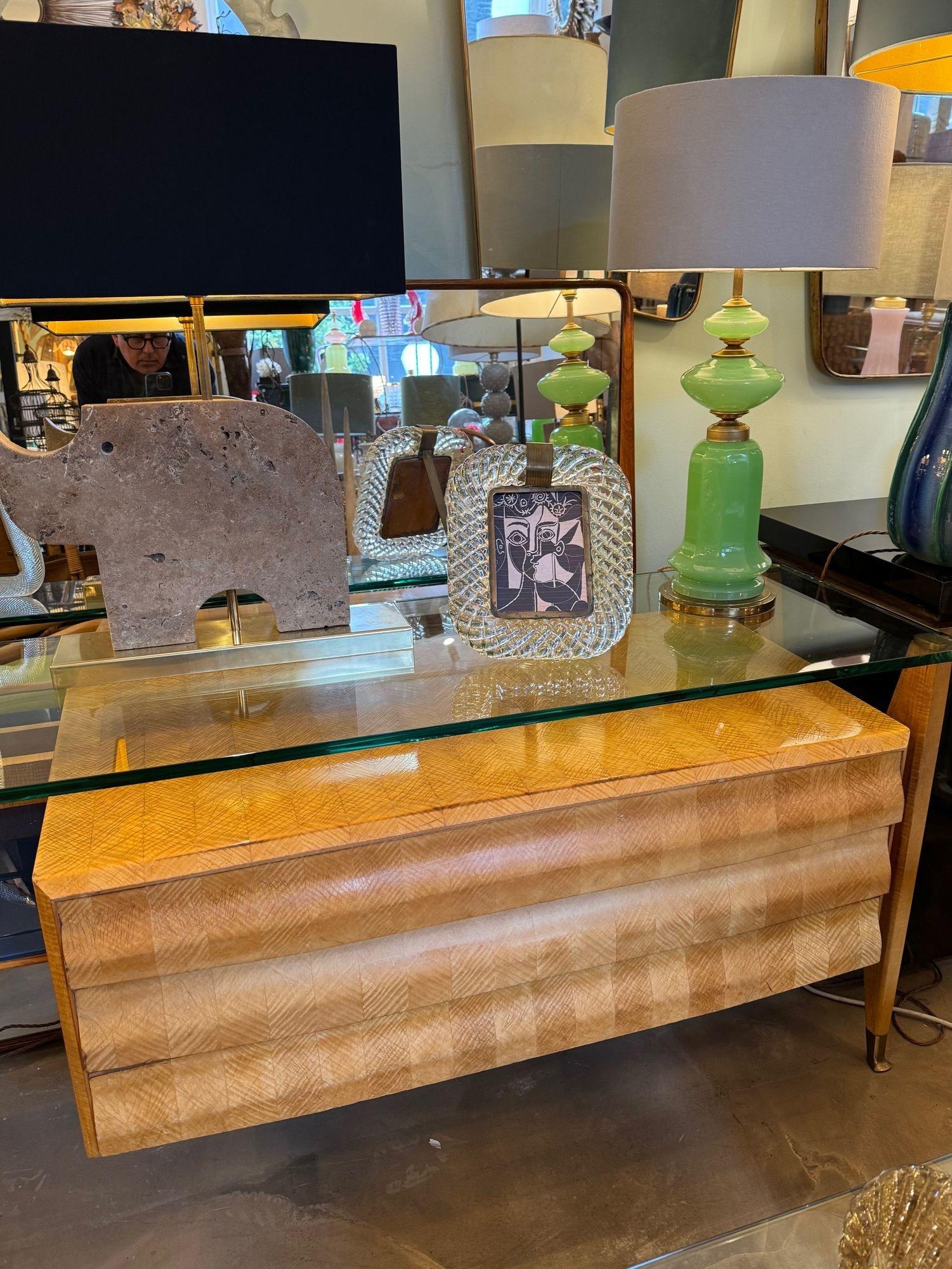 A wonderful 1950s marquetry maplewood console dresser desk by Vittorio Dassi en vente 1