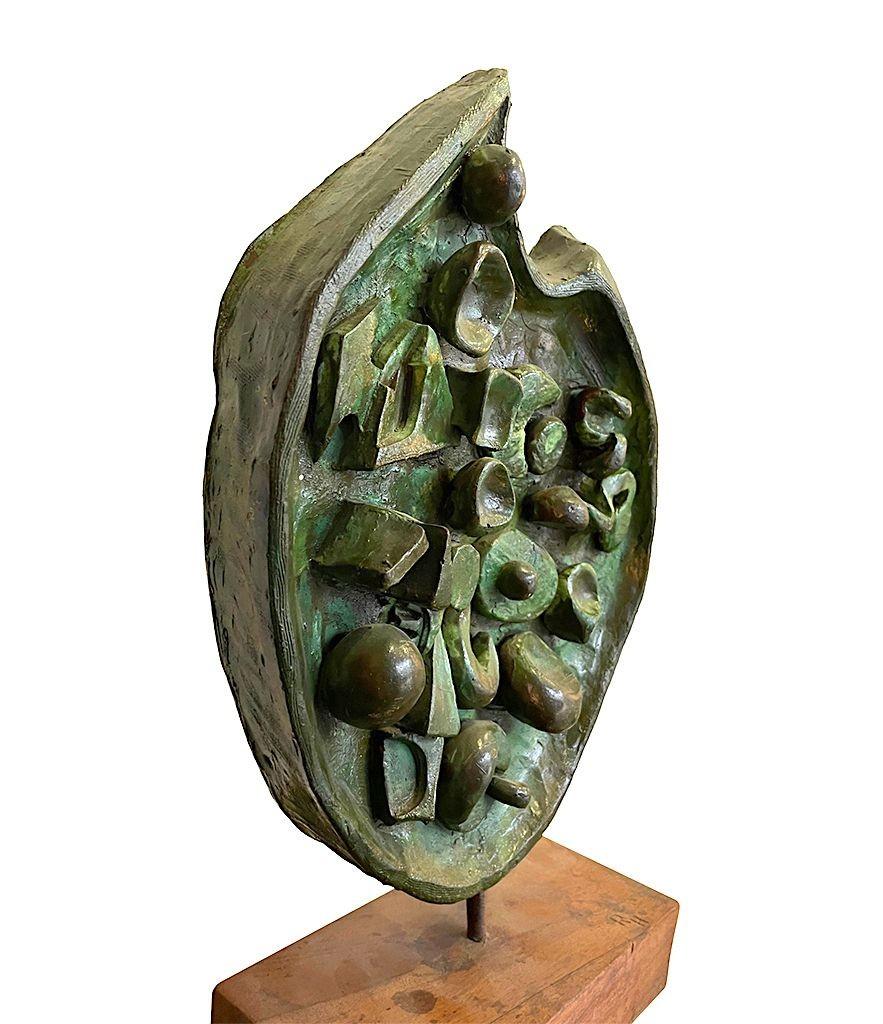 A wonderful 1950s signed abstract fibreglass sculpture by Ron Hitchins For Sale 4