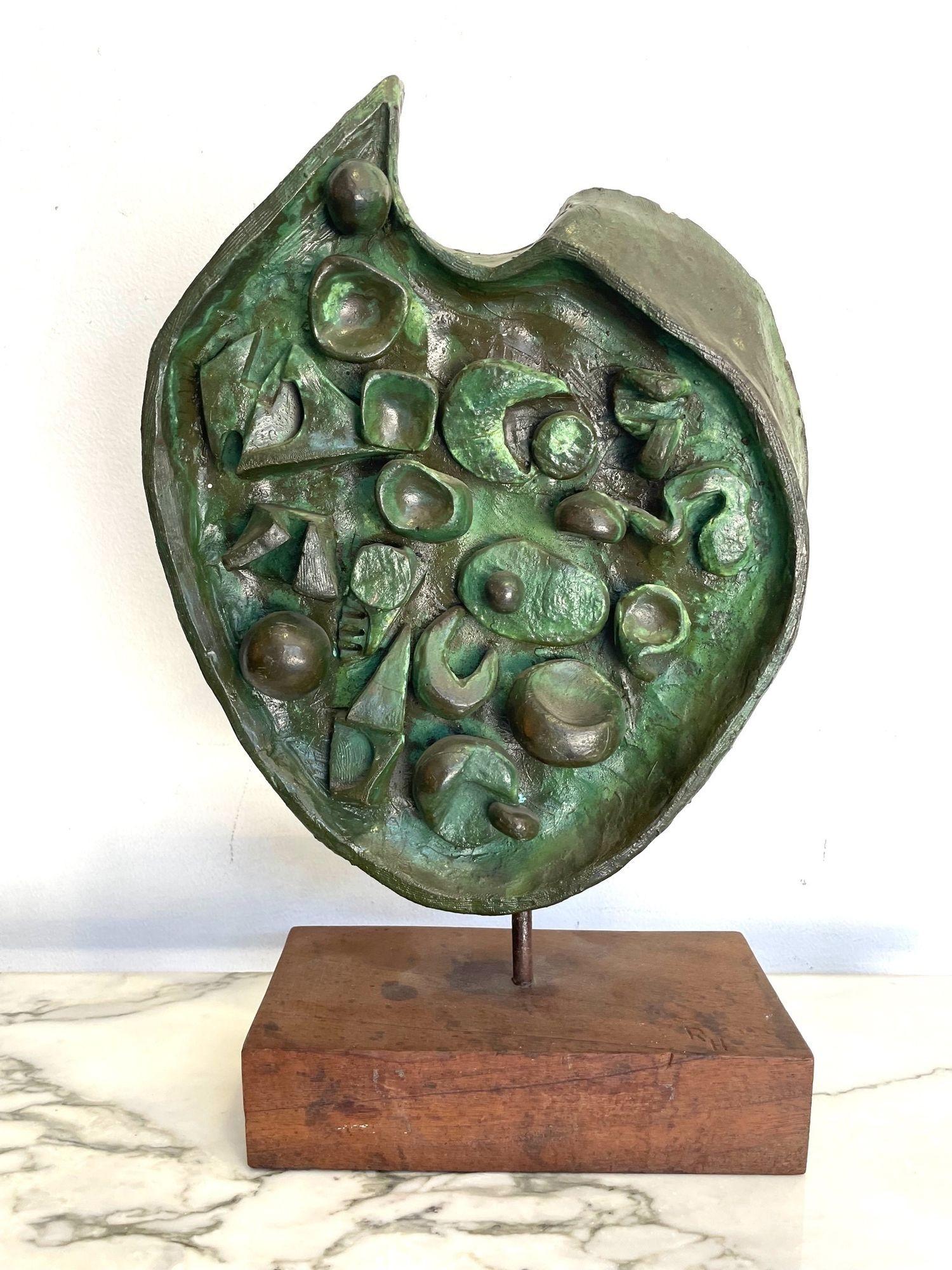 A wonderful 1950s signed abstract fibreglass sculpture by Ron Hitchins For Sale 3