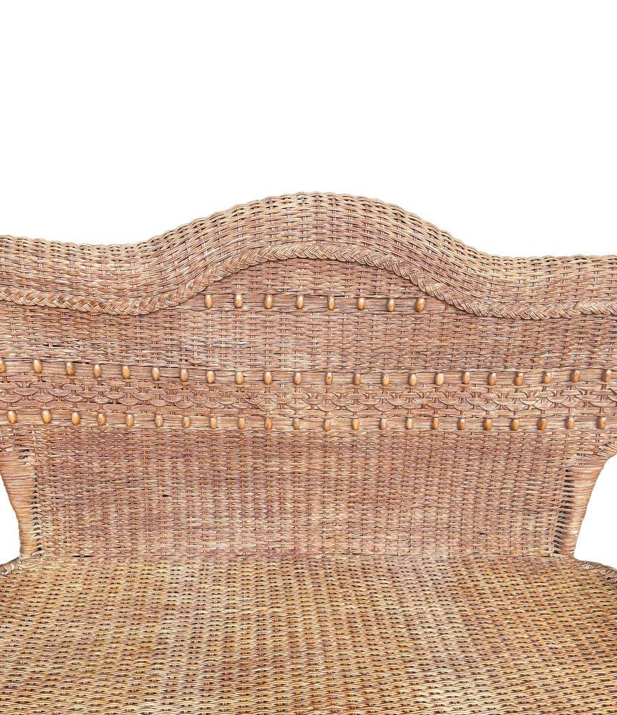 A wonderful curvaceous 1960s woven wicker and wood sofa with beaded detail In Good Condition For Sale In London, GB