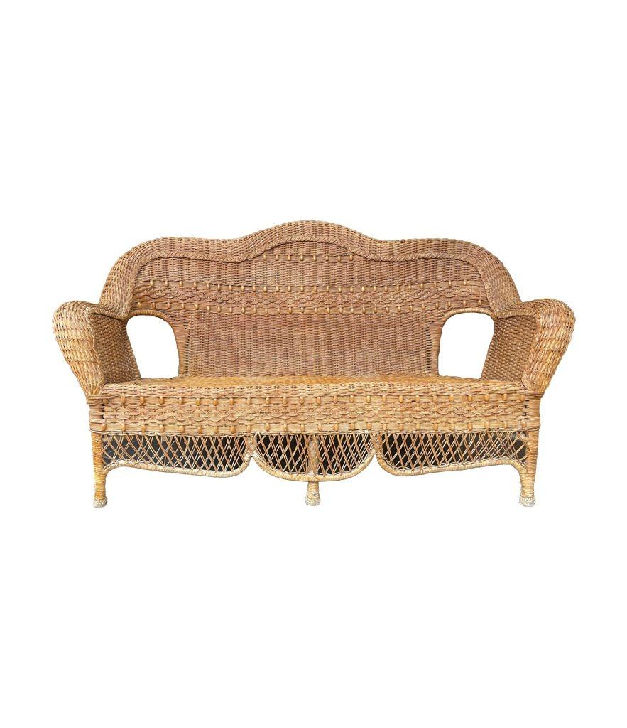 A wonderful curvaceous 1960s woven wicker and wood sofa with beaded detail For Sale 1